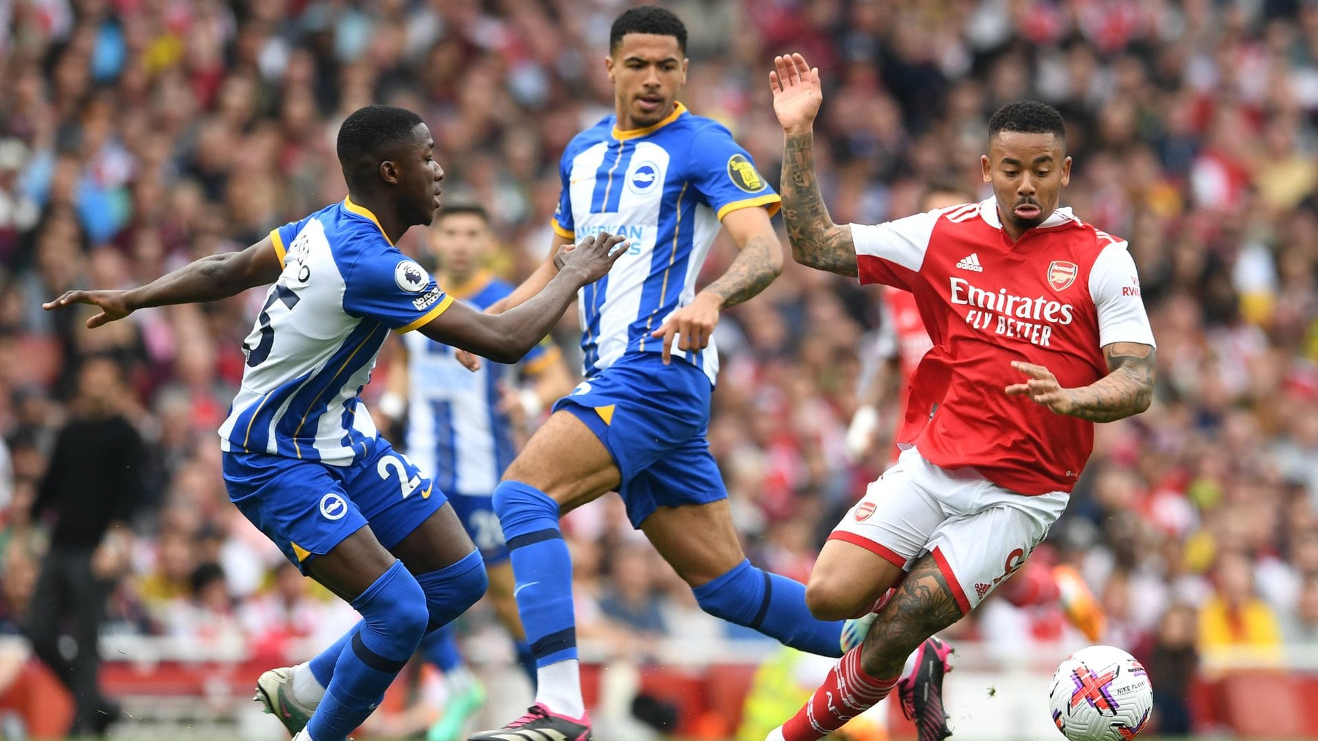 La hinchada del Arsenal abandonó el estadio antes del término tras la dura derrota ante el Brighton