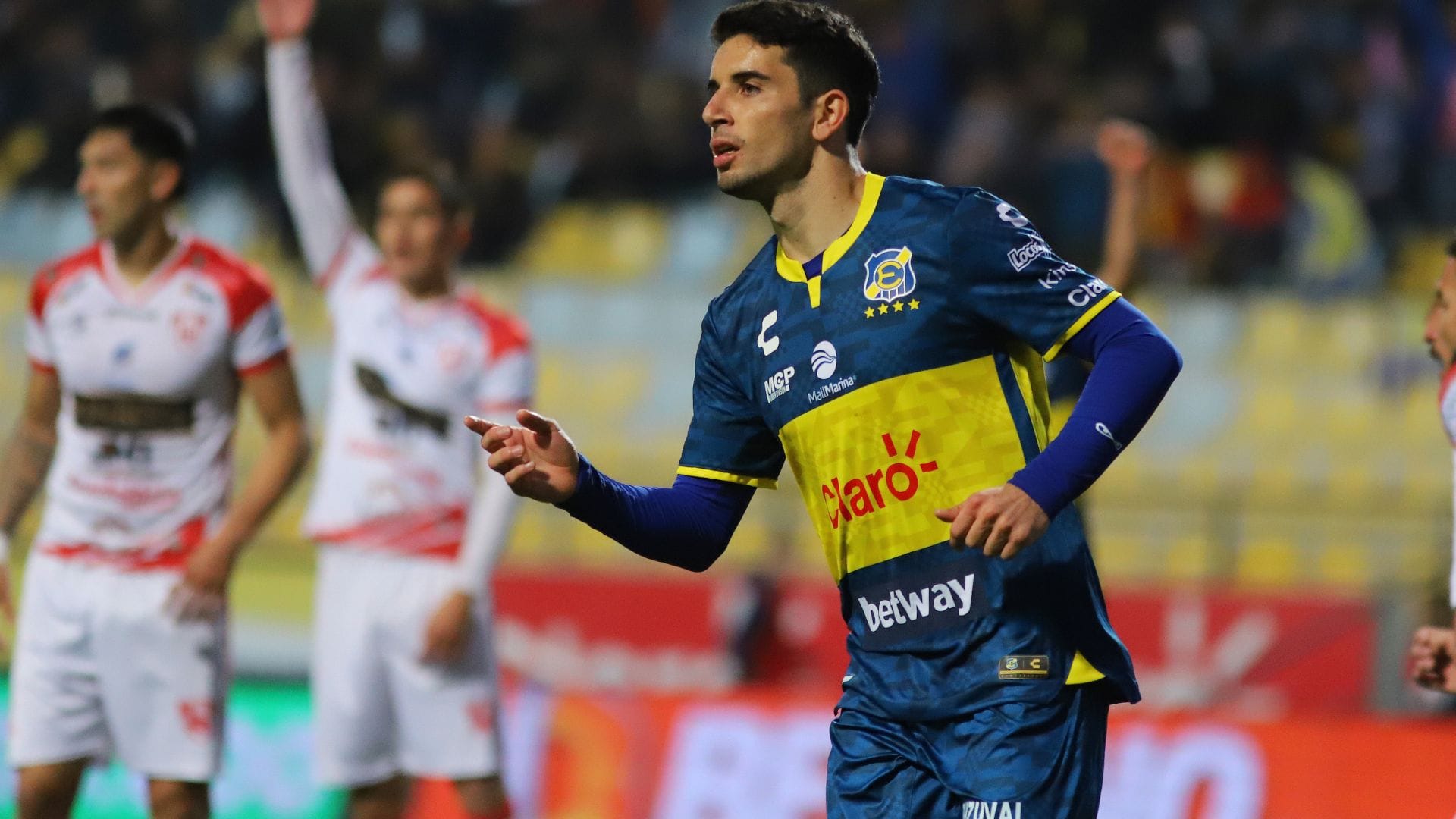Con la polémica de la jornada: Everton derrotó a un complicado Deportes Copiapó