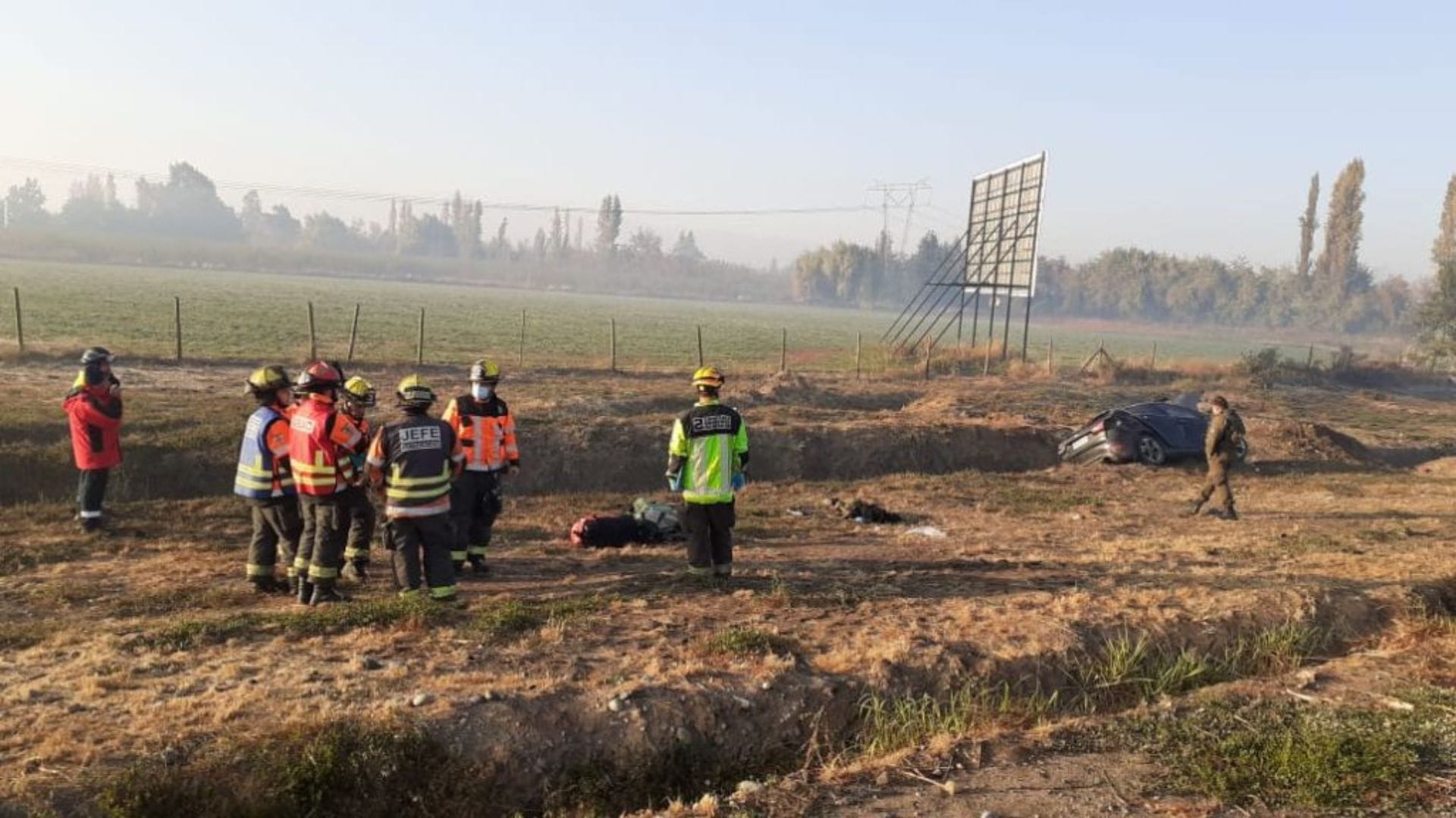 Tragedia en la Ruta 5: Tres fallecidos y una mujer grave tras volcamiento de vehículo en una zanja en Graneros