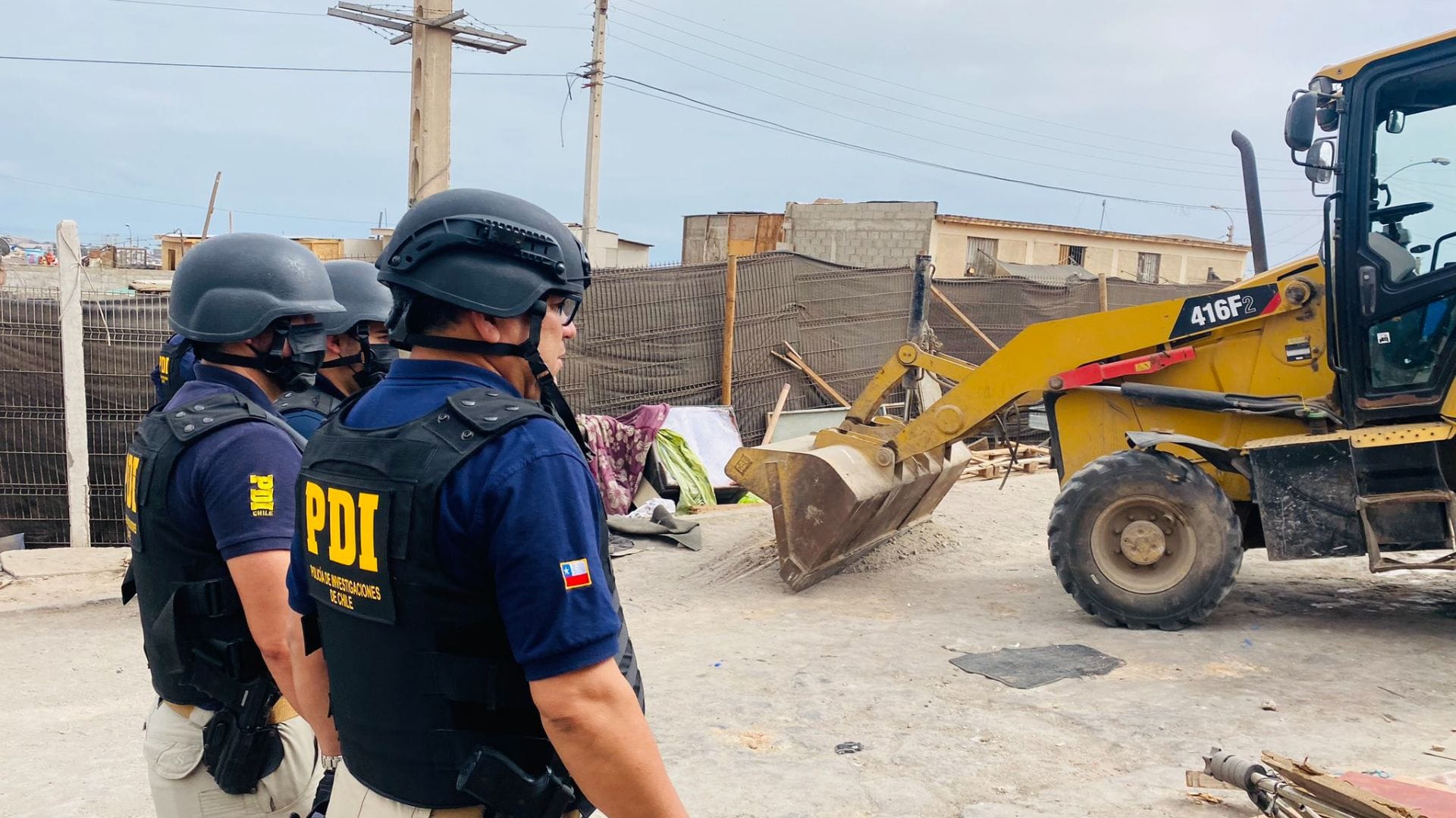 Estaban bajo concreto: Reportan hallazgo de dos cuerpos enterrados en medio de procedimiento por el Tren de Aragua en Arica