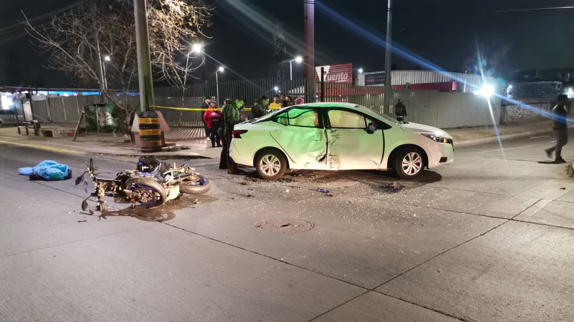 Viraje en zona no permitida causó fatal accidente: Motociclista de 23 años muere tras fuerte colisión en Puente Alto