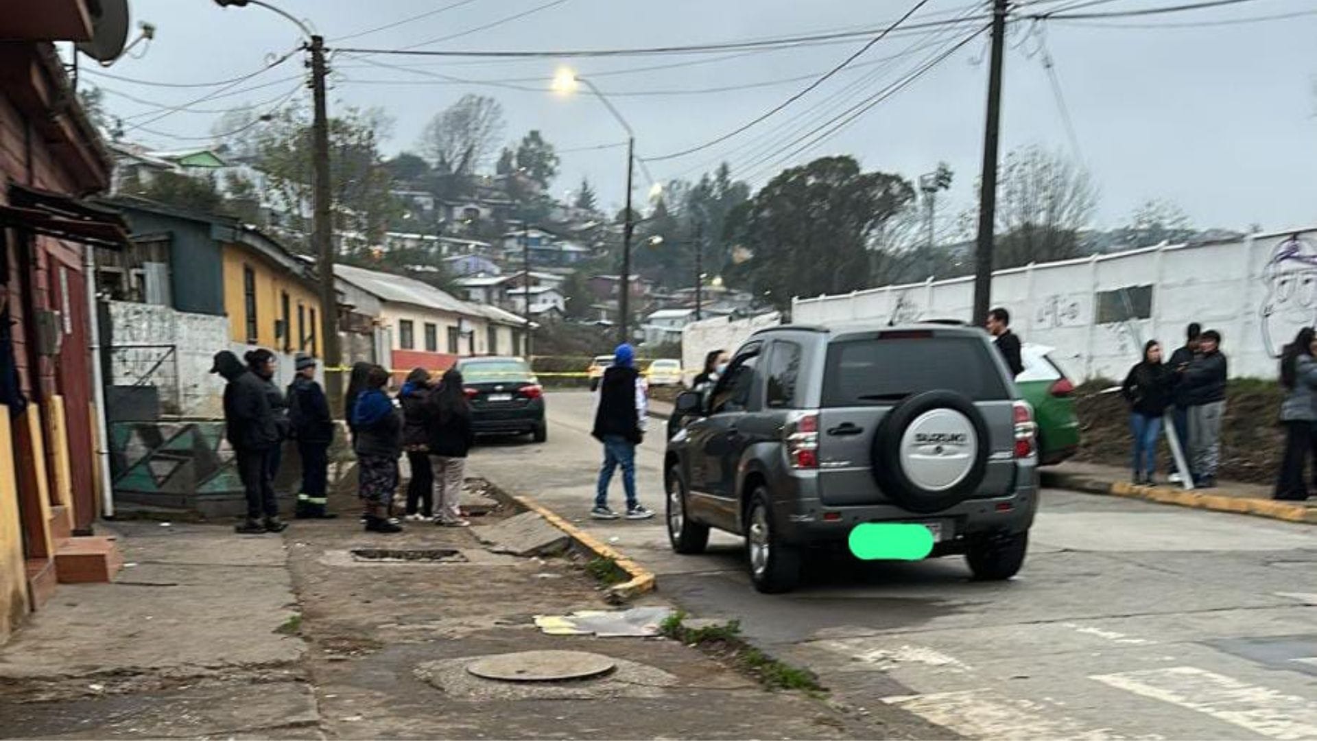 Encuentran cuerpo de hombre en plena vía pública en Lota: Habría sido atacado con arma blanca