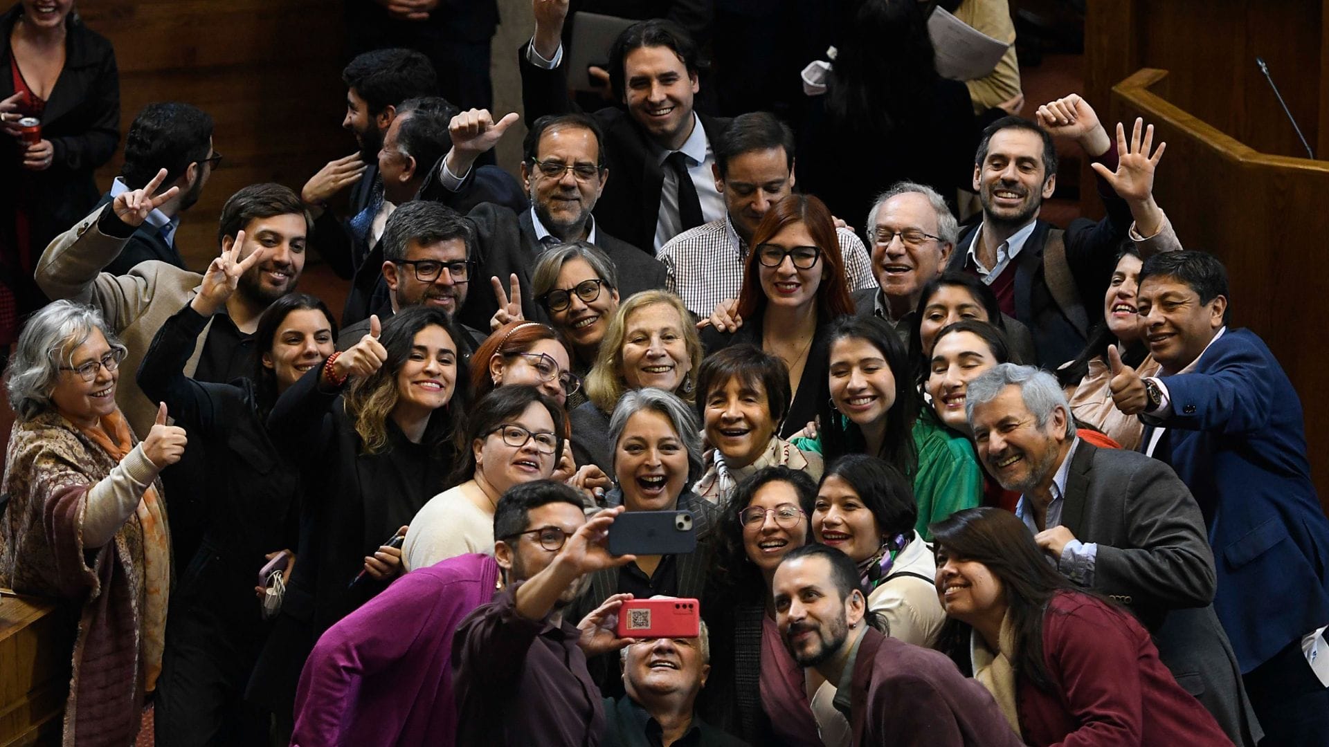 Cámara aprueba elevar sueldo mínimo hacia $500 mil y proyecto pasa al Senado