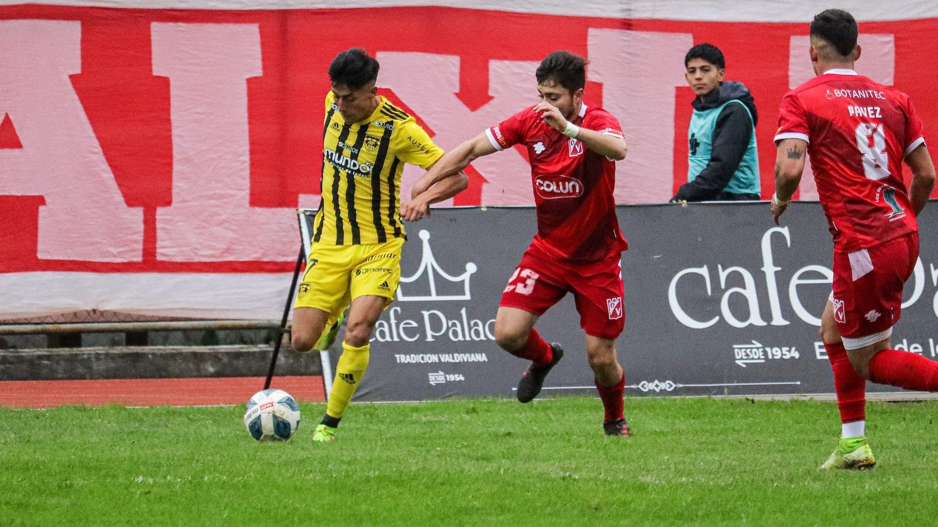 Fernández Vial celebra su buen momento en la Segunda División