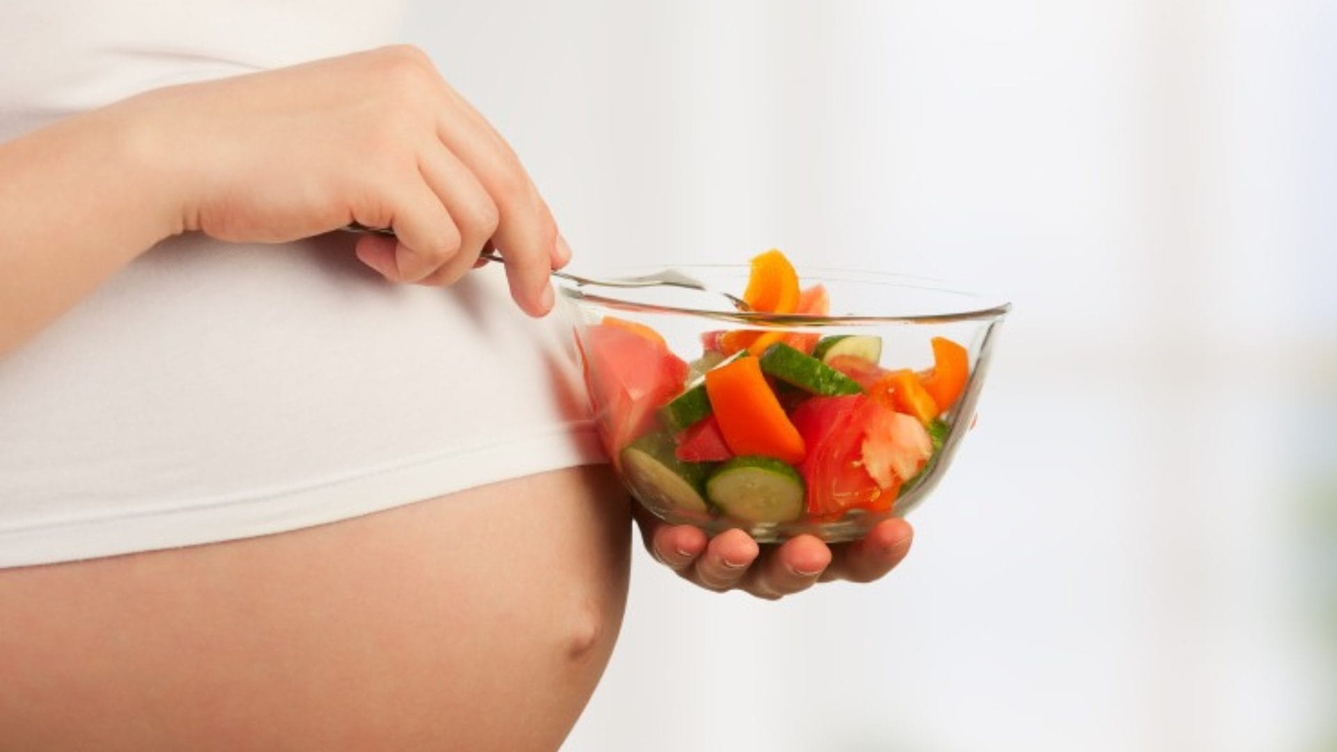 Expertos explican los cuidados principales que deben tener las futuras madres
