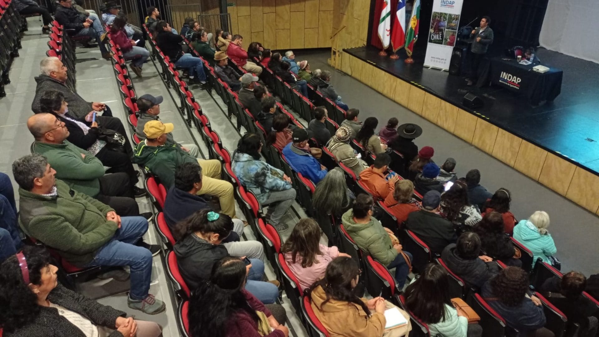 Agricultores reciben bonos para contar con sistemas de riego por aspersión y energía fotovoltaica