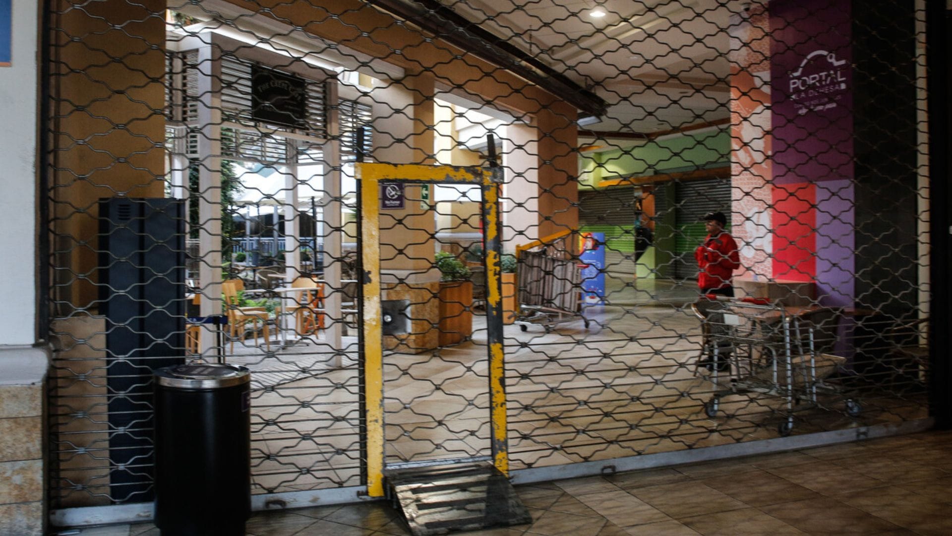 Entraron vestidos como trabajadores y perforaron pared: Millonario robo a joyería en Lo Barnechea