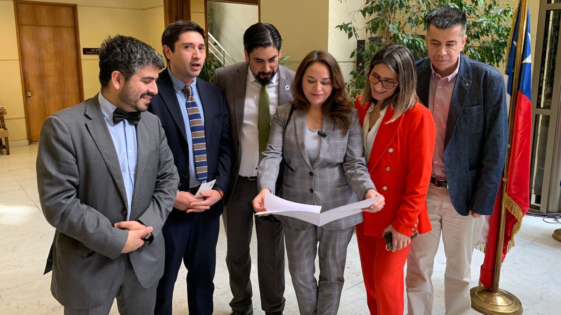 Presentan proyecto que compensa en acciones o bonos la deuda de las isapres