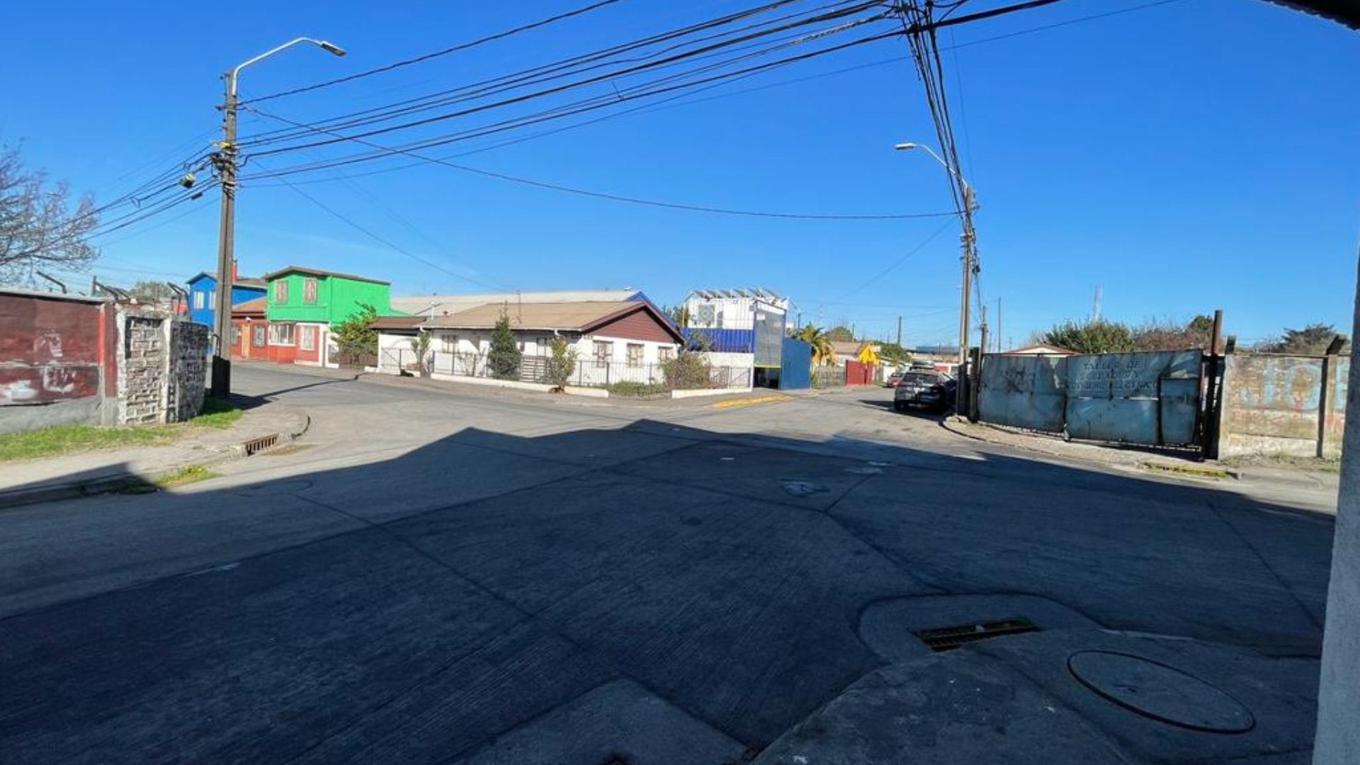 Fotos evidencian falta de señaléticas en calles del sector Arenal de Talcahuano: Temen accidentes