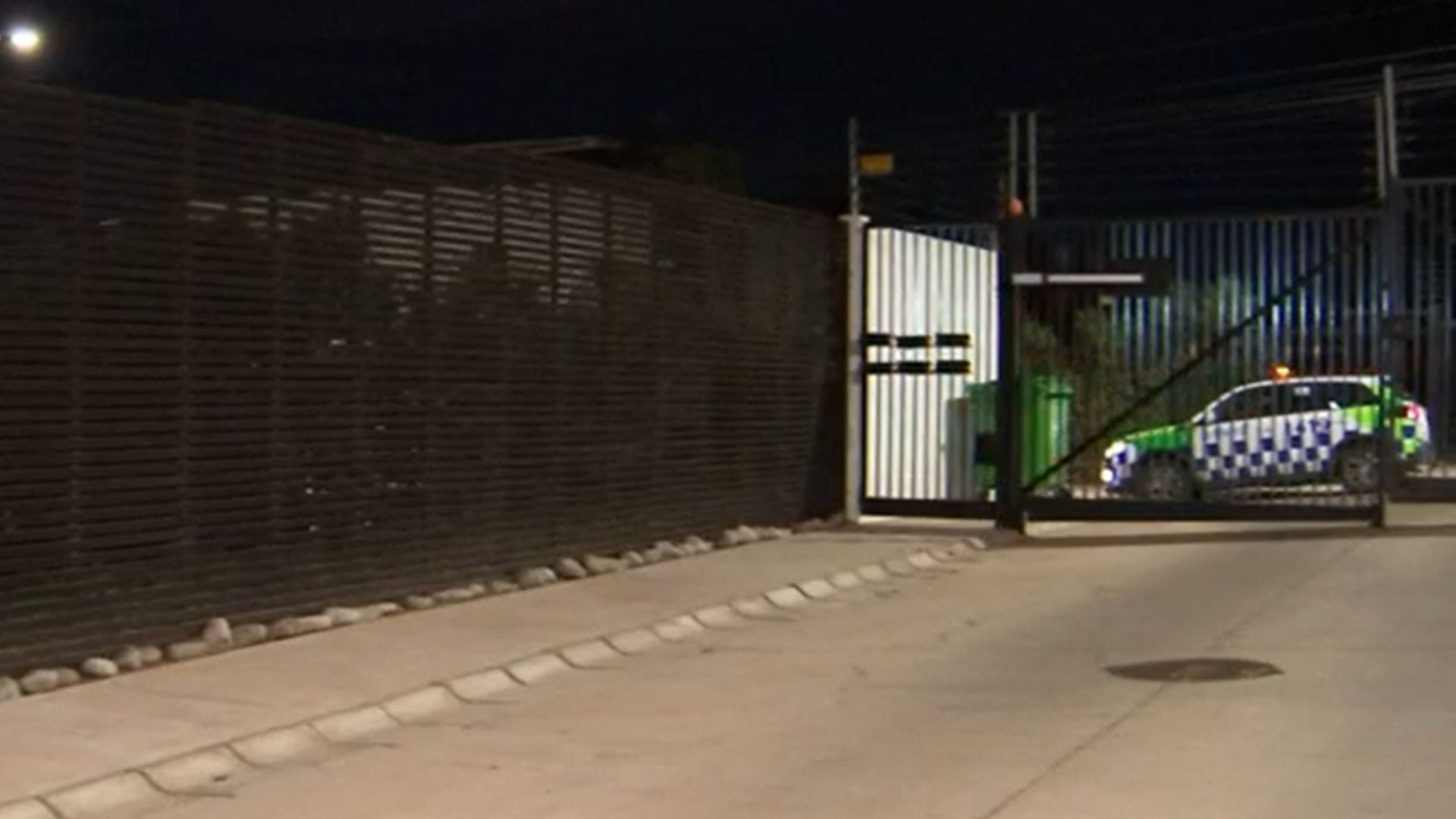 Maniataron a la hija y se llevaron diversas especies: Violento asalto a familia en La Reina