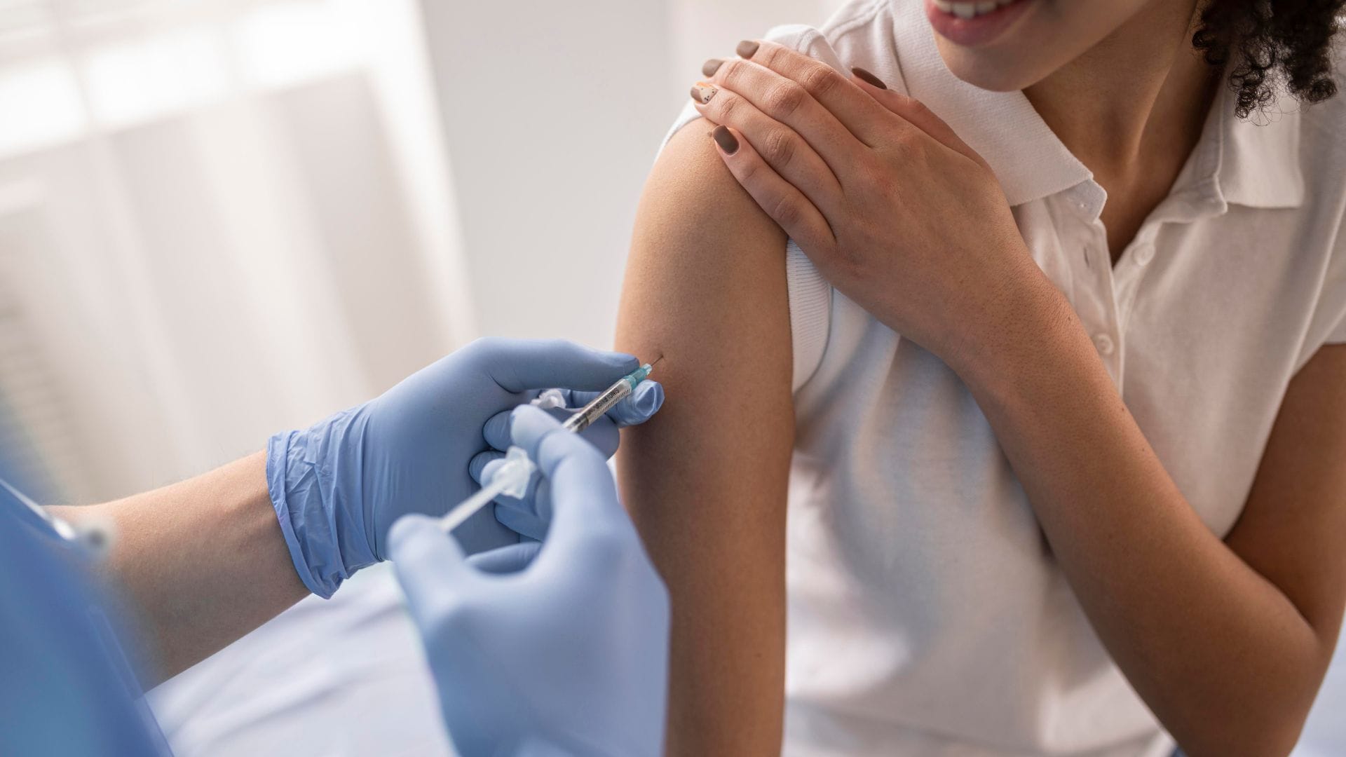 En Mall del Centro Concepción atienden cuatro días de la semana: Llaman a vacunarse contra Covid-19 e Influenza