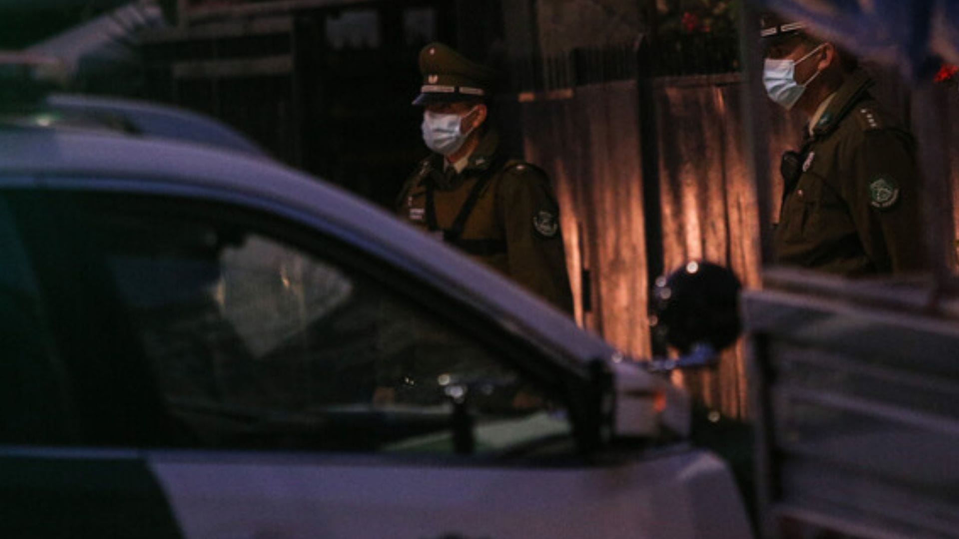 Sujetos maniataron a guardia para robar al interior de constructora en Vitacura