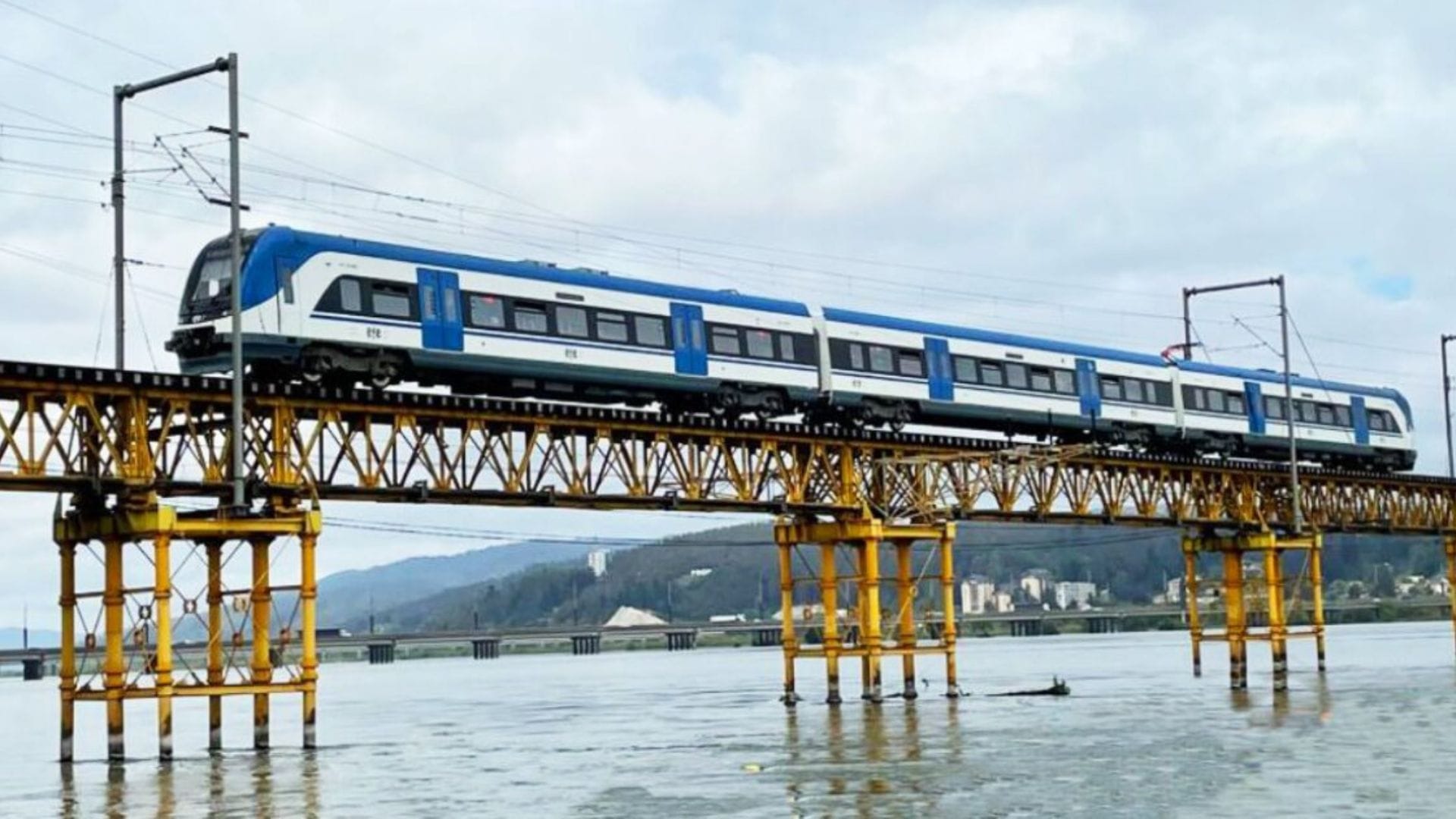 Puente Ferroviario del Biobío retoma funcionamiento para transporte de carga y pasajeros