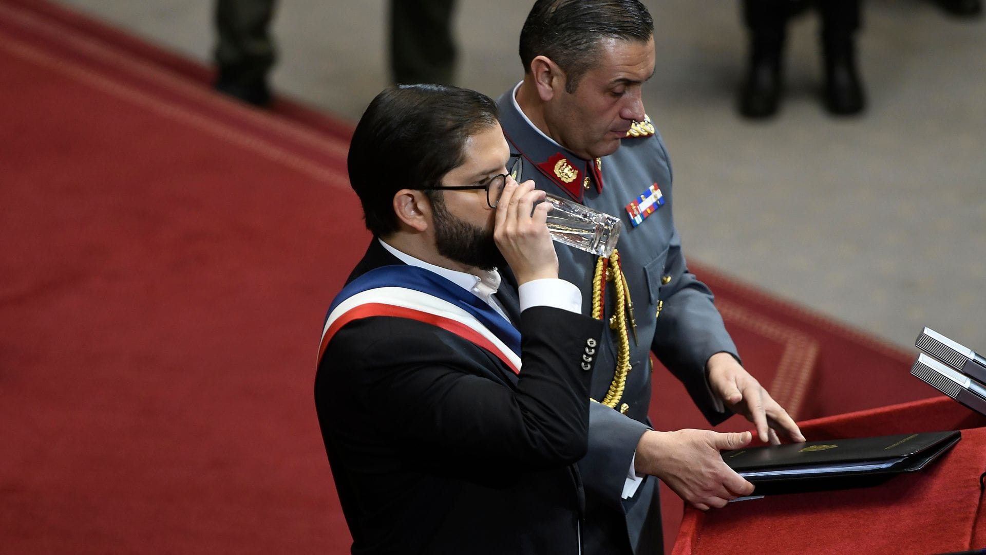 Cadem: Tras Cuenta Pública la aprobación de Boric sube 10 puntos y llega al 41%