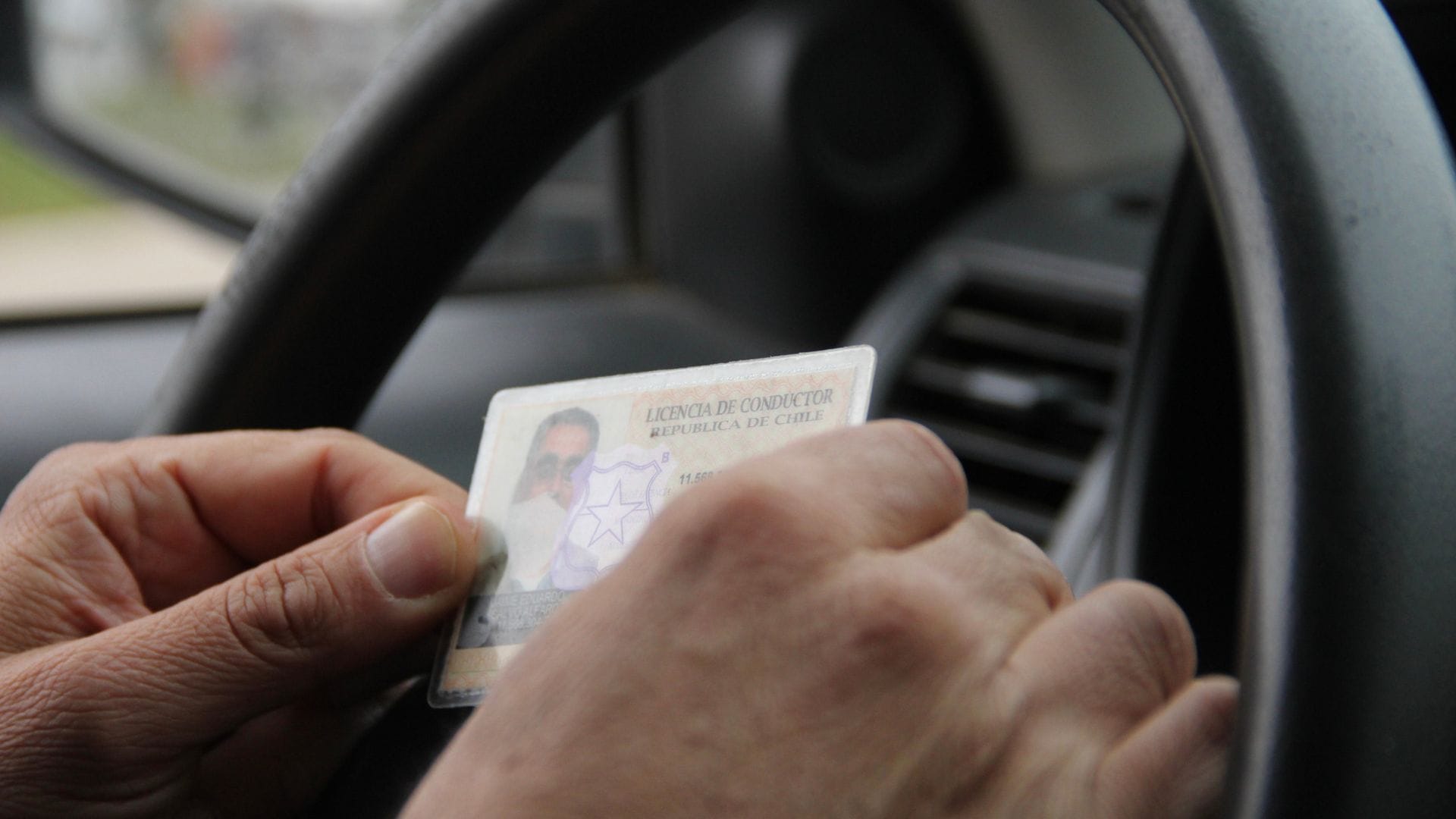 En camino a ser Ley: Aprueban ampliar el período para renovación de licencias de conducir