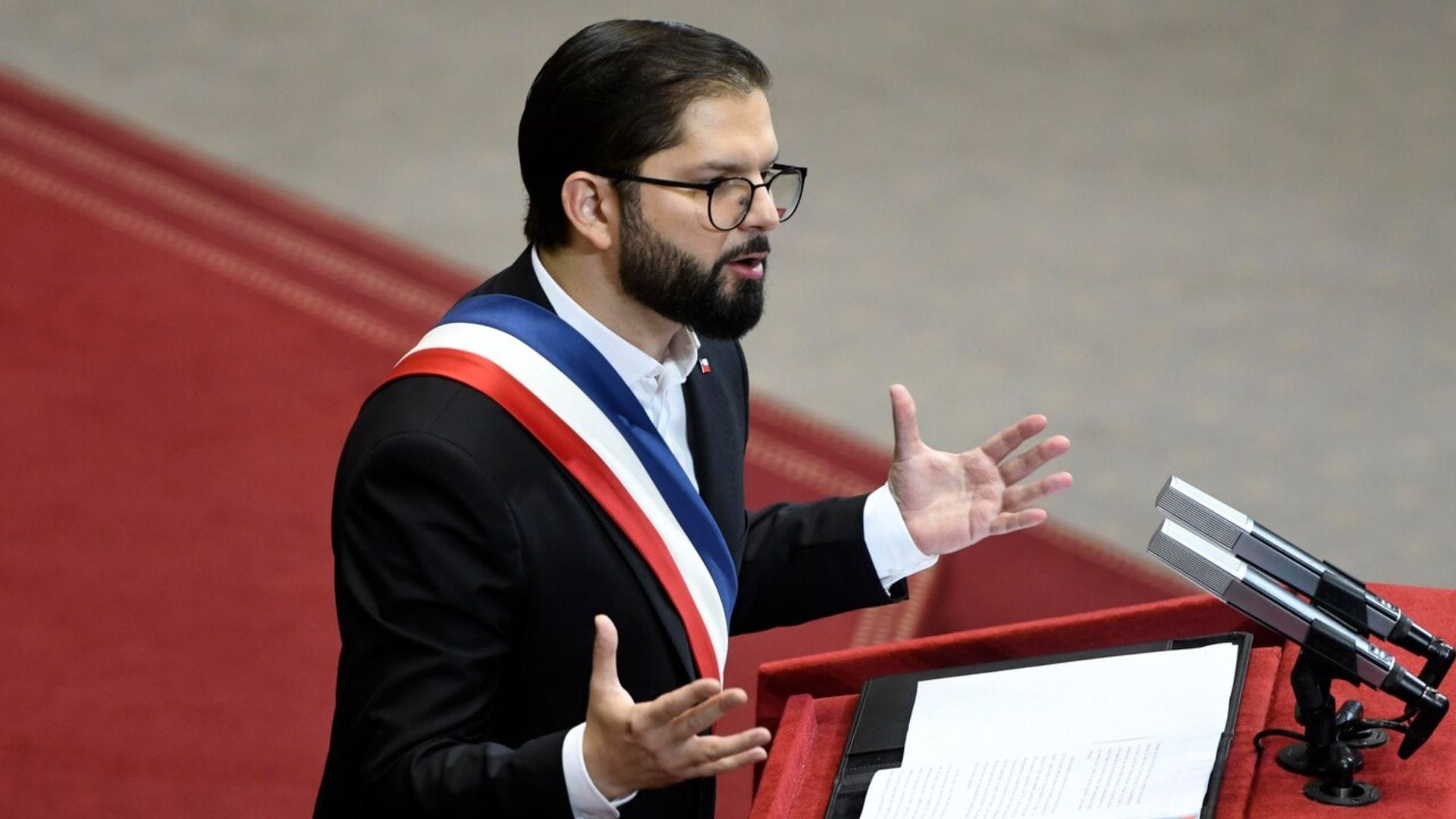 Boric: “No es aceptable que se hostigue a académica por ser mapuche o enrostrarle a una diputada la muerte de su hija”