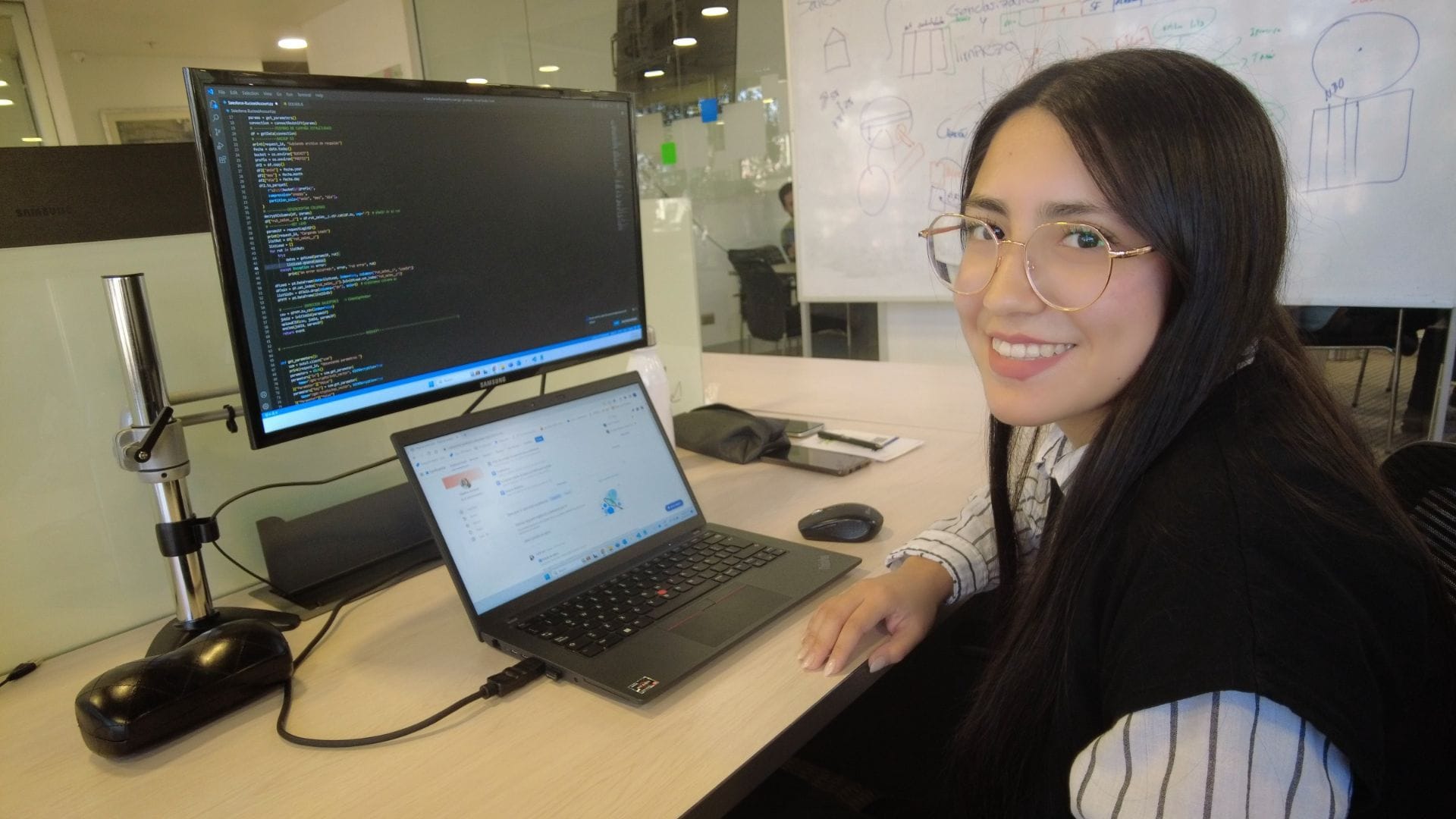 Ofrecen capacitación gratis en programación y contenidos web: Cómo postular y cuáles son los requisitos