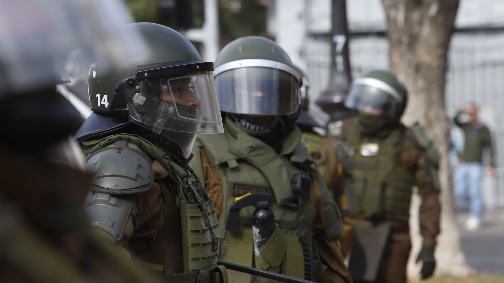 Tres carabineros son declarados culpables por fracturarle el brazo a un joven detenido en un retén de Valdivia
