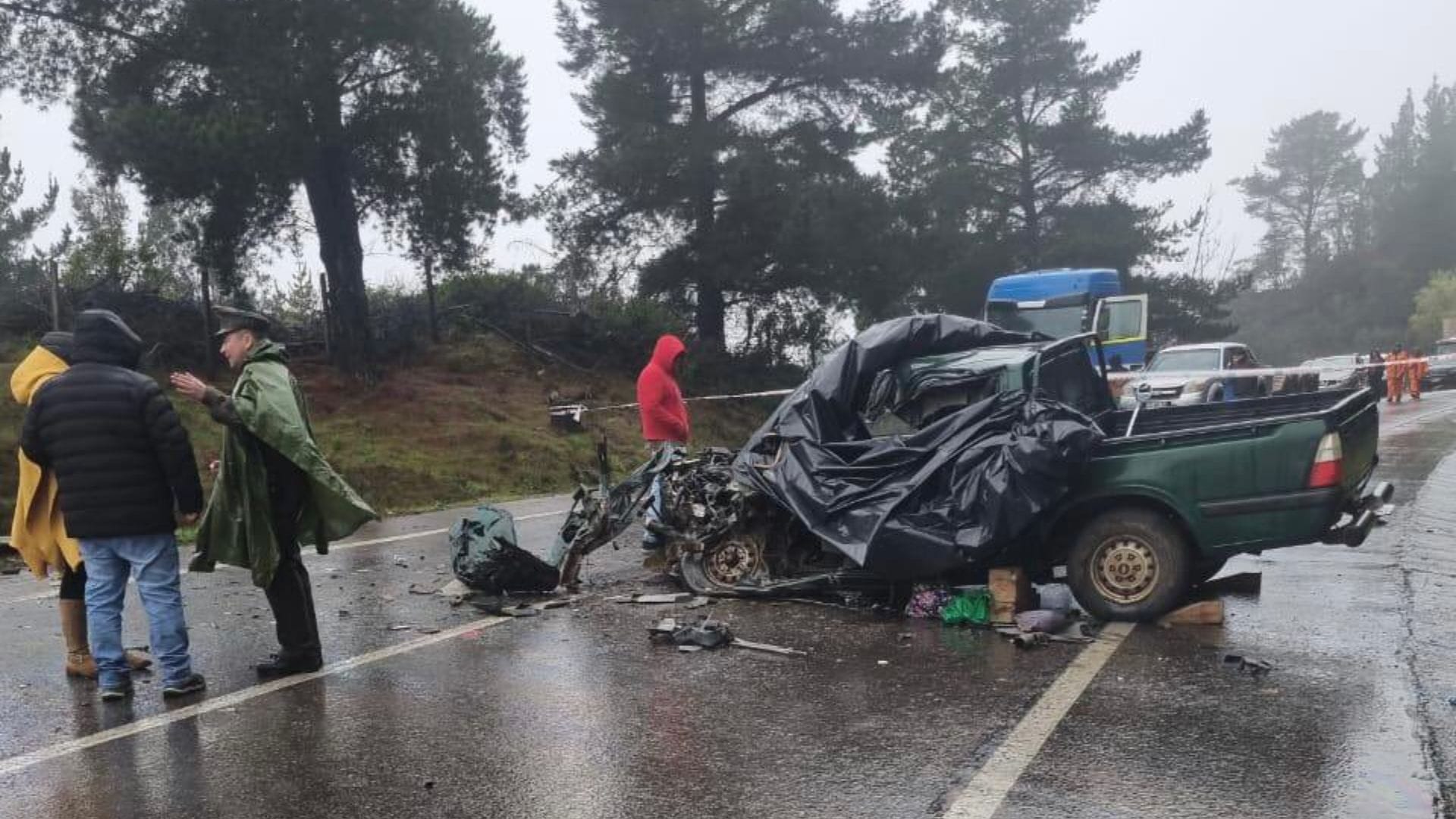 Tragedia por colisión entre camioneta y camión: Tres fallecidos y dos heridos deja violento accidente de tránsito en Constitución