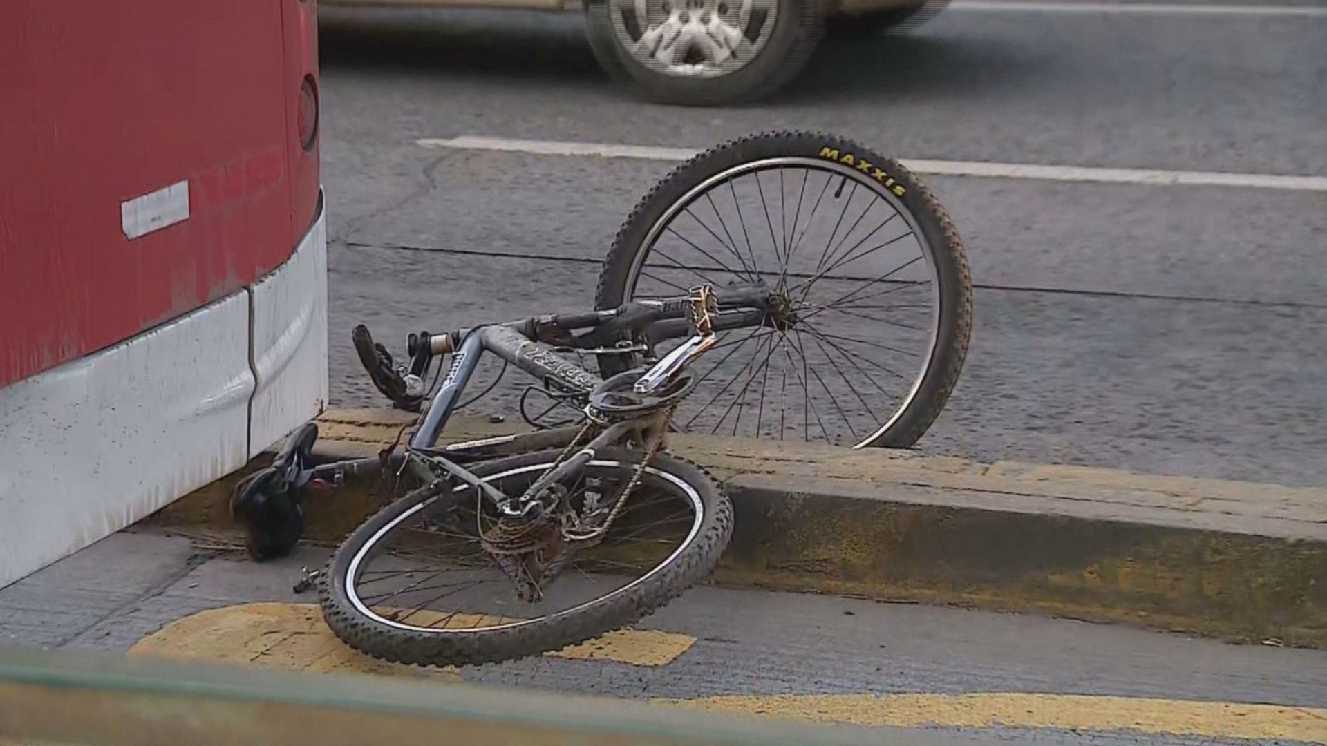 “No pude hacer nada”: Ciclista muere atropellado por bus del transporte público tras ingresar a pista exclusiva en Ñuñoa