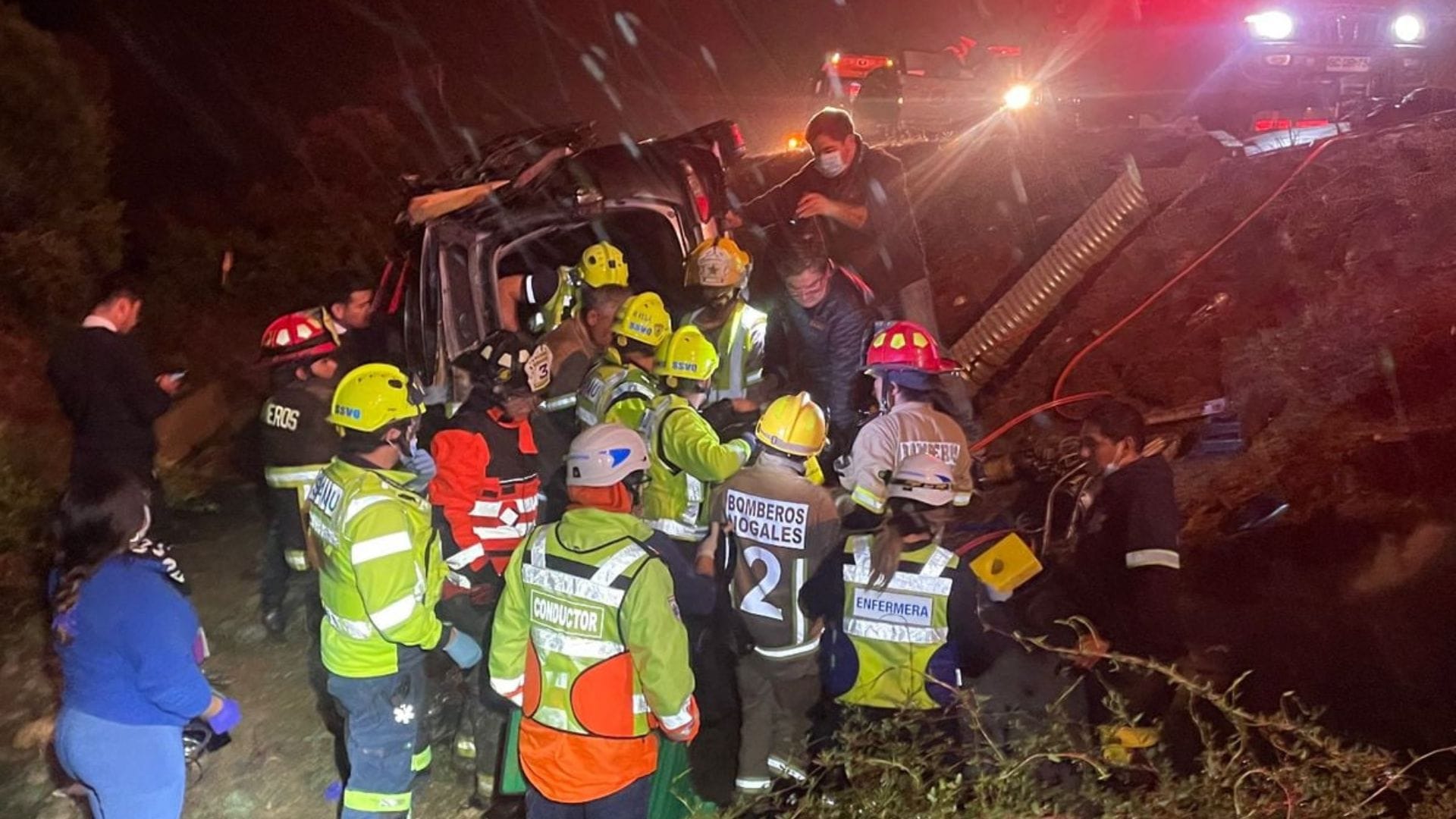 Móvil policial volcó en la Ruta 5: Funcionario PDI murió y dos están heridos de gravedad tras accidente en la región de Valparaíso