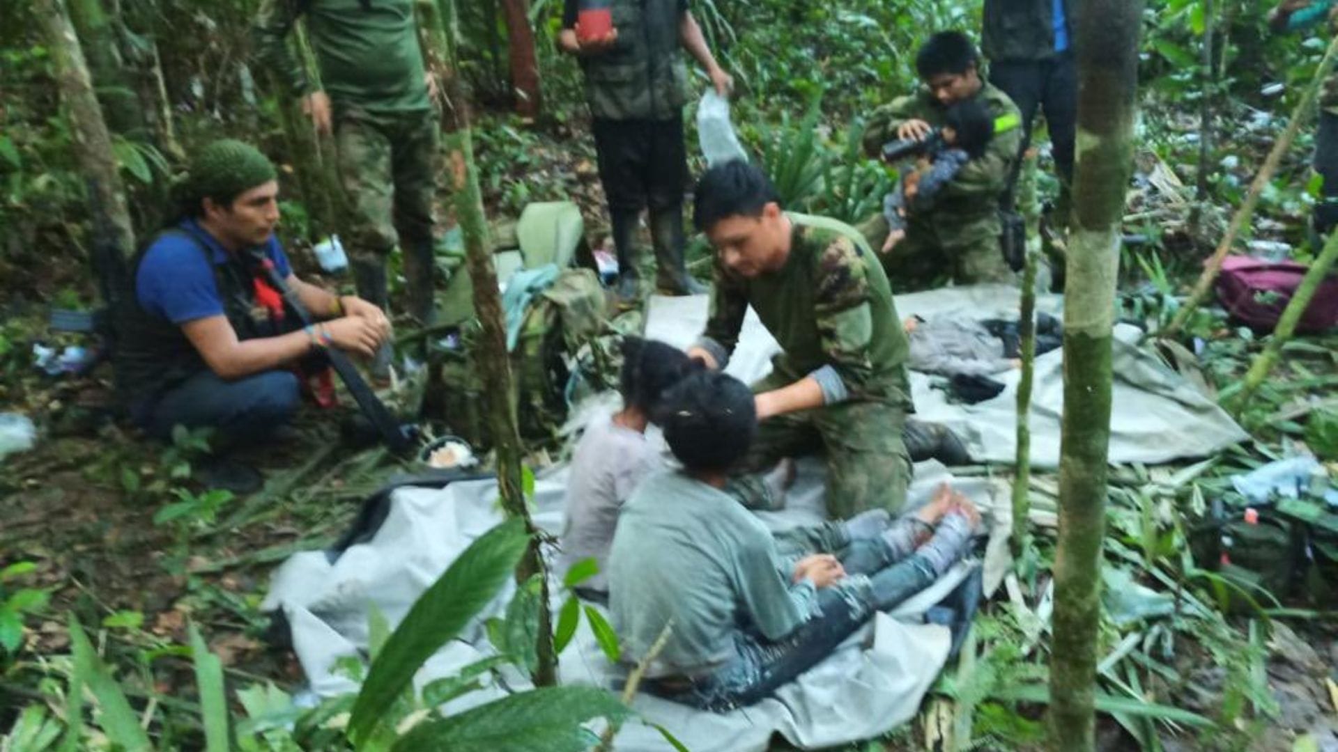 Encuentran con vida a los cuatro niños perdidos en la selva de Colombia a 40 días del accidente aéreo
