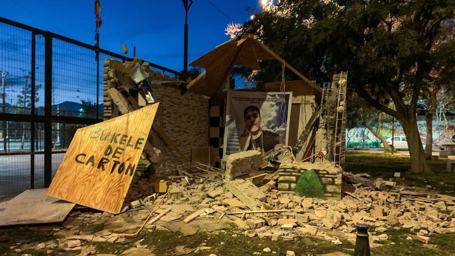 “Bukele de cartón”: Mausoleo narco en Lo Espejo amaneció demolido