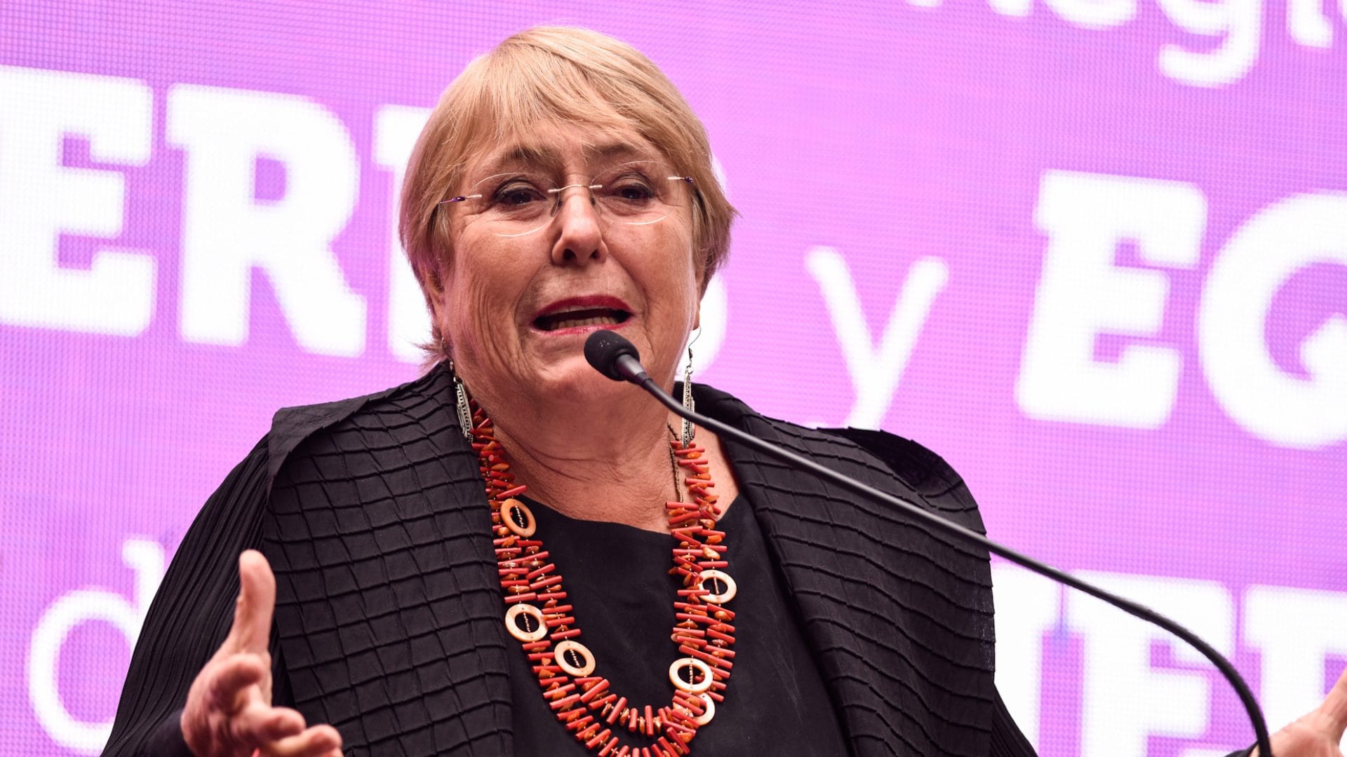 Michelle Bachelet: “Debemos hacernos cargo de la historia sin negacionismo del pasado”