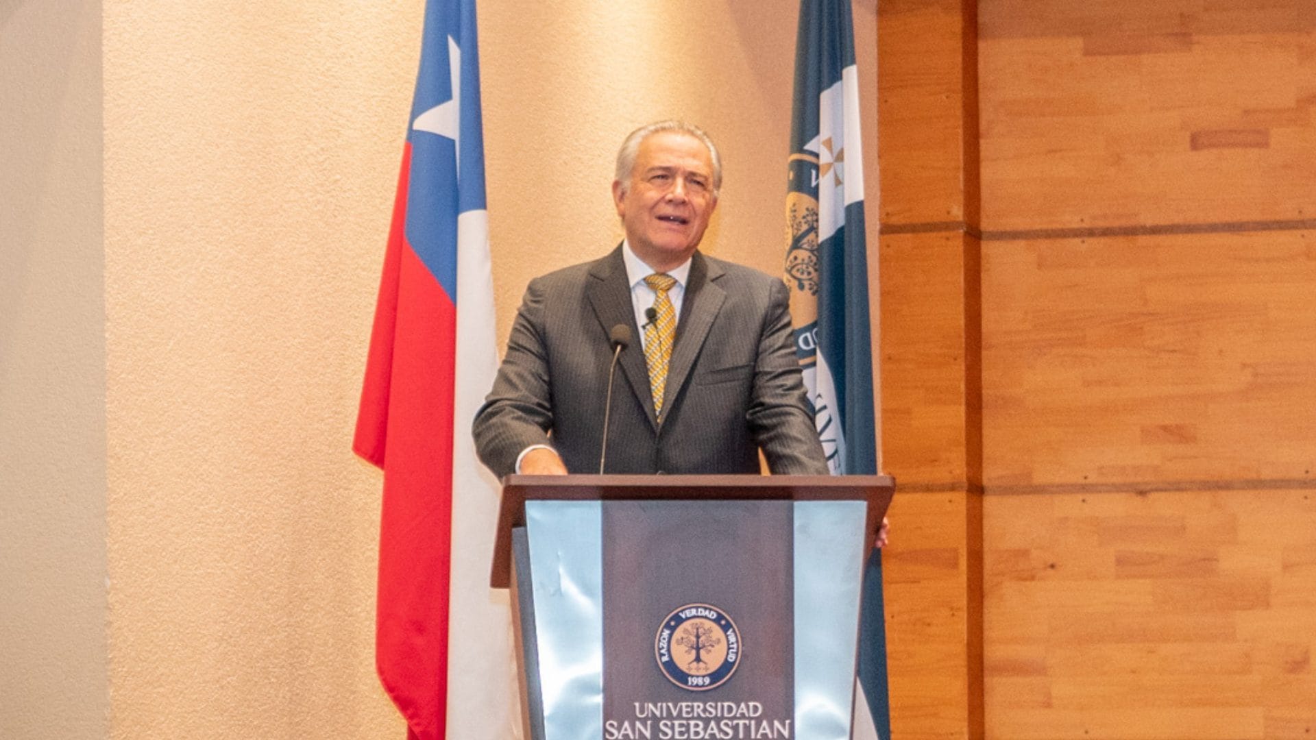 General (r) Óscar Naranjo participó en seminario de la USS Concepción y habló sobre la lucha contra el crimen organizado