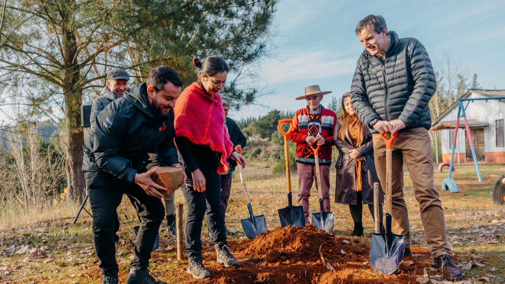 Beneficiará a 27 familias y una escuela: Inician obras de proyecto de agua en sector Curamávida