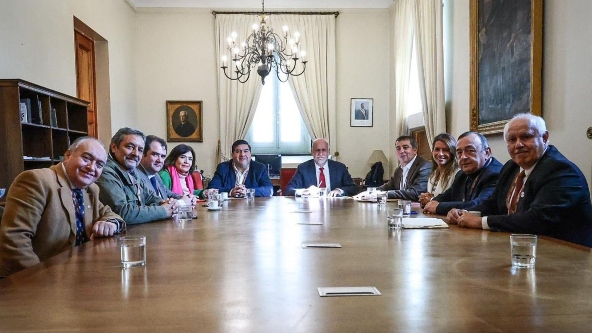 Piden fortalecer su rol: Cores se reunieron con ministro de la Segpres, Álvaro Elizalde