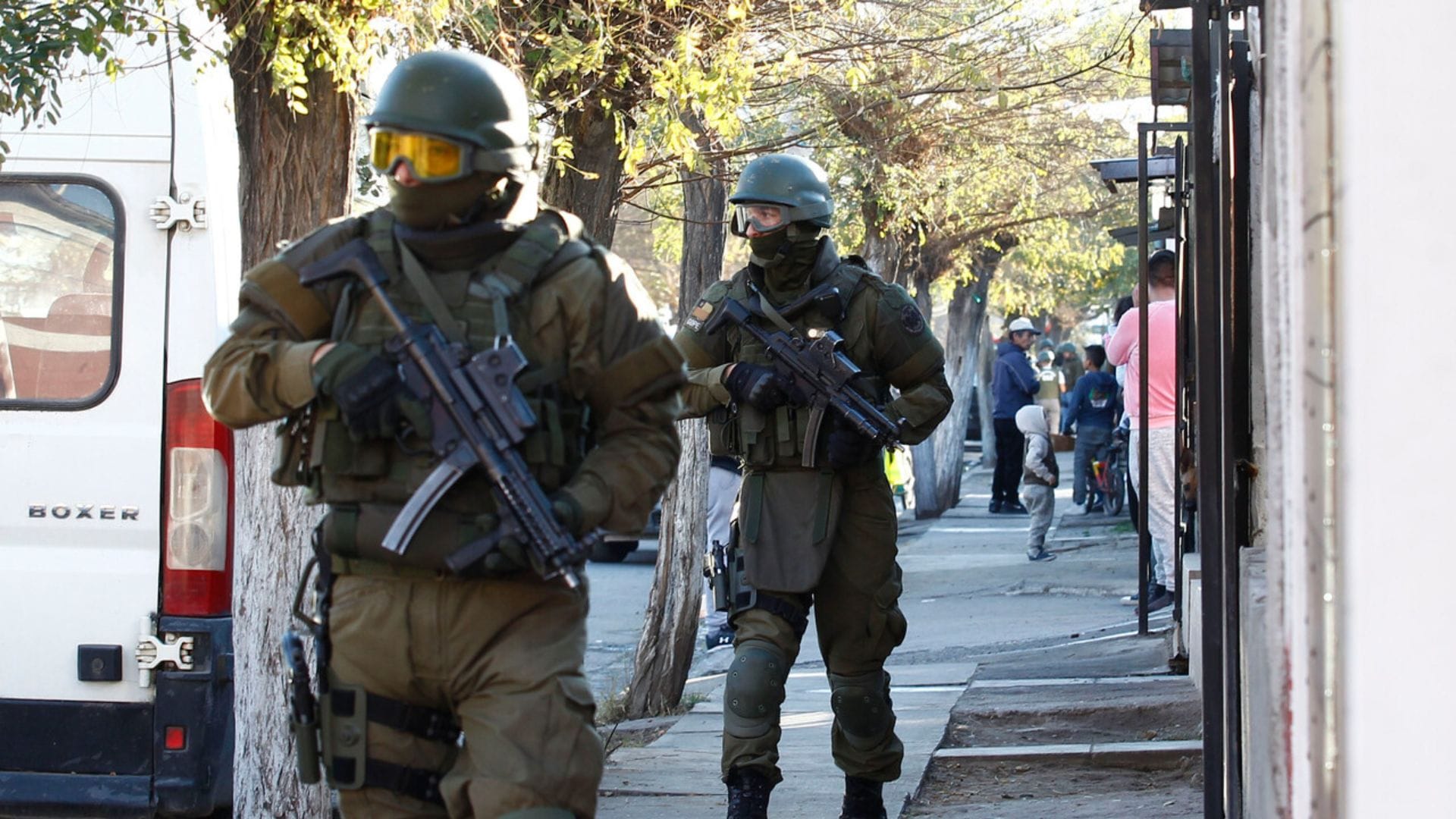 Sujetos intentaron atropellar a carabinero en Cerrillos: Lo repelió disparándole a delincuentes con UZI