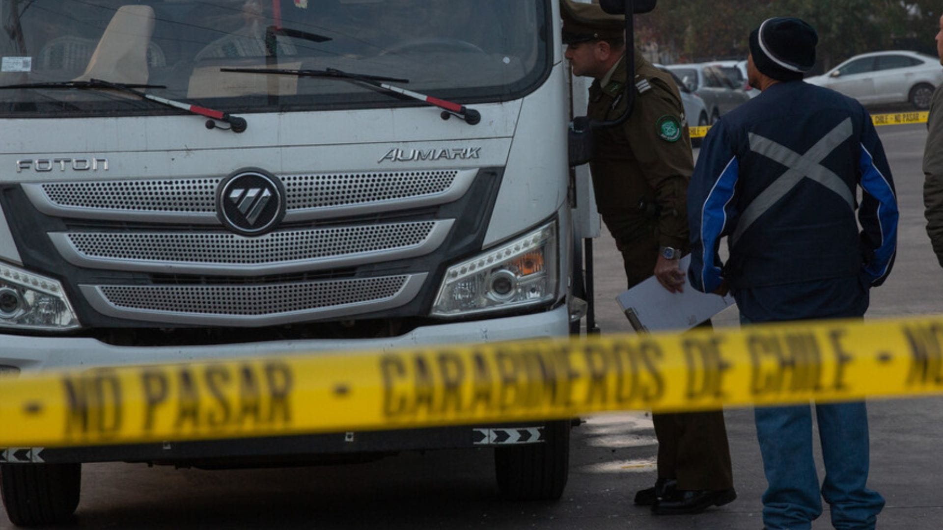 Habría prendido brasero para soportar el frío: Hallan muerto a hombre al interior de camión en Tiltil