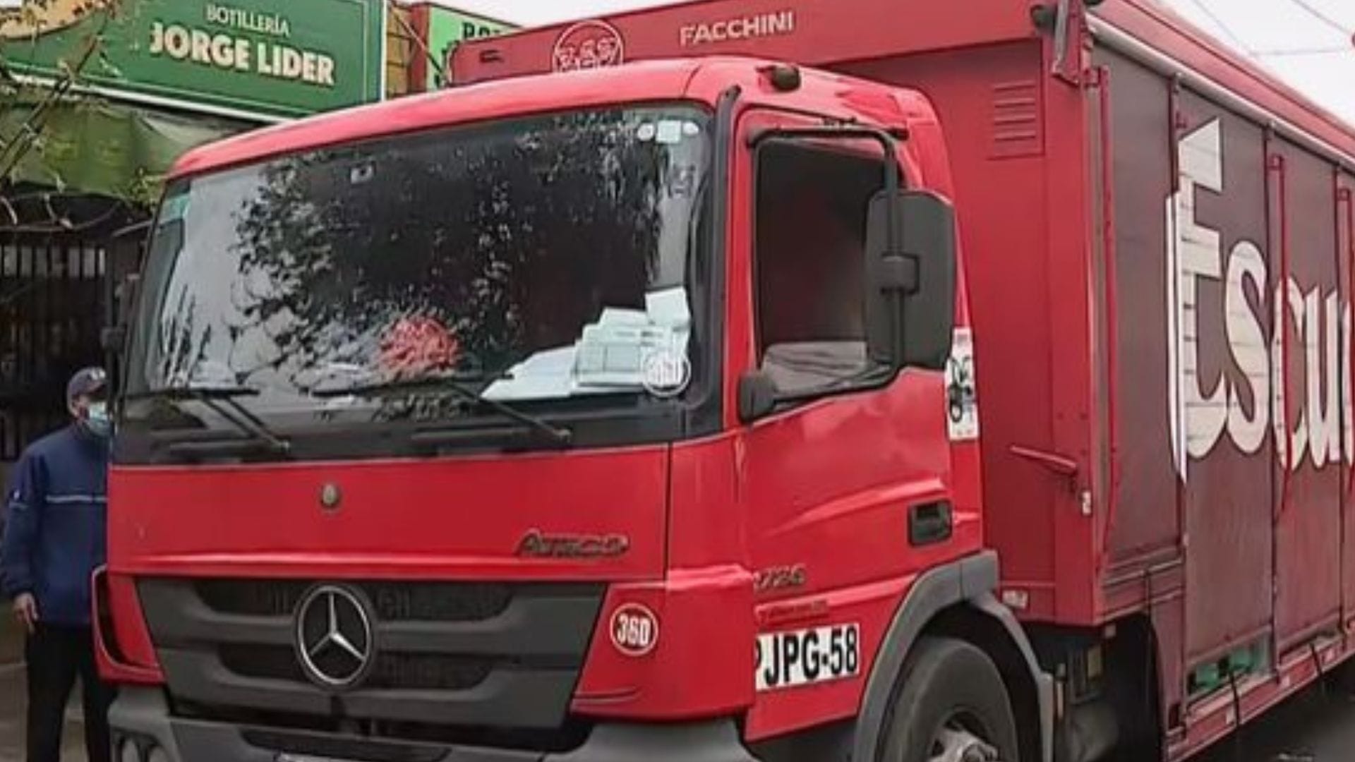 Trató de robar camión repartidor y fue baleado por carabinero en Maipú