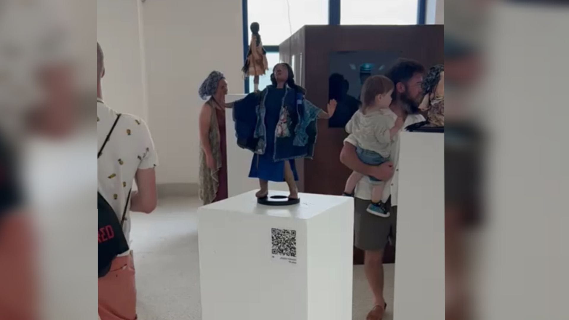 Por primera vez delegación de diseñadores del Biobío se presenta en encuentro internacional en Praga