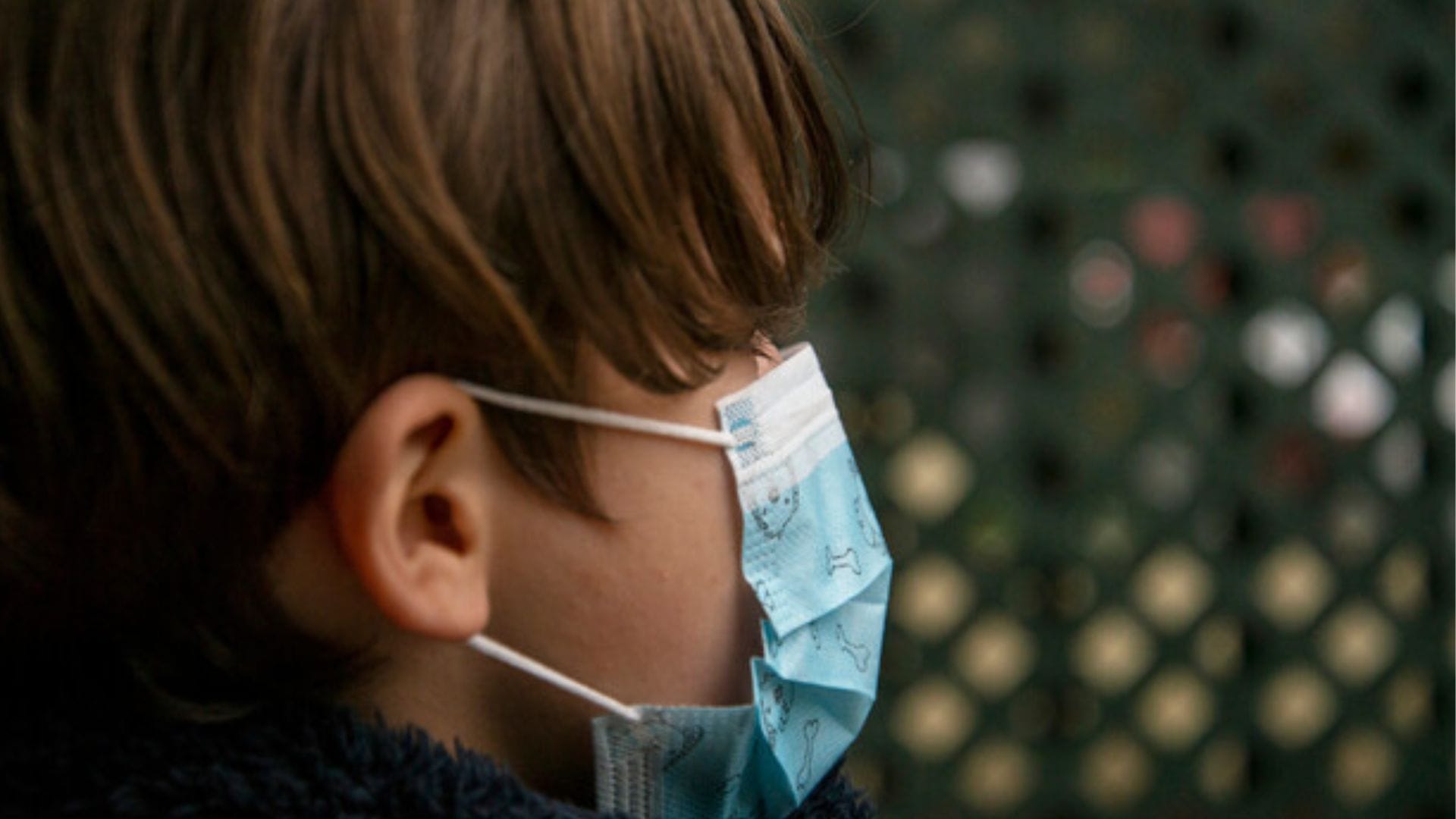 Minsal descarta eliminar el uso de mascarillas al interior de colegios