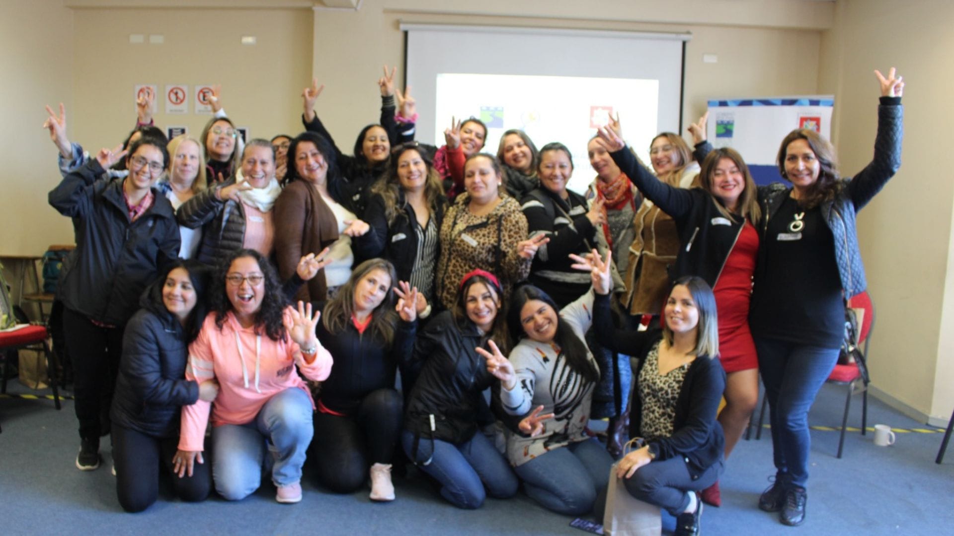 “A Medio Camino”: Futuras mujeres conductoras de taxibuses del Biobío llegan a la mitad de su capacitación