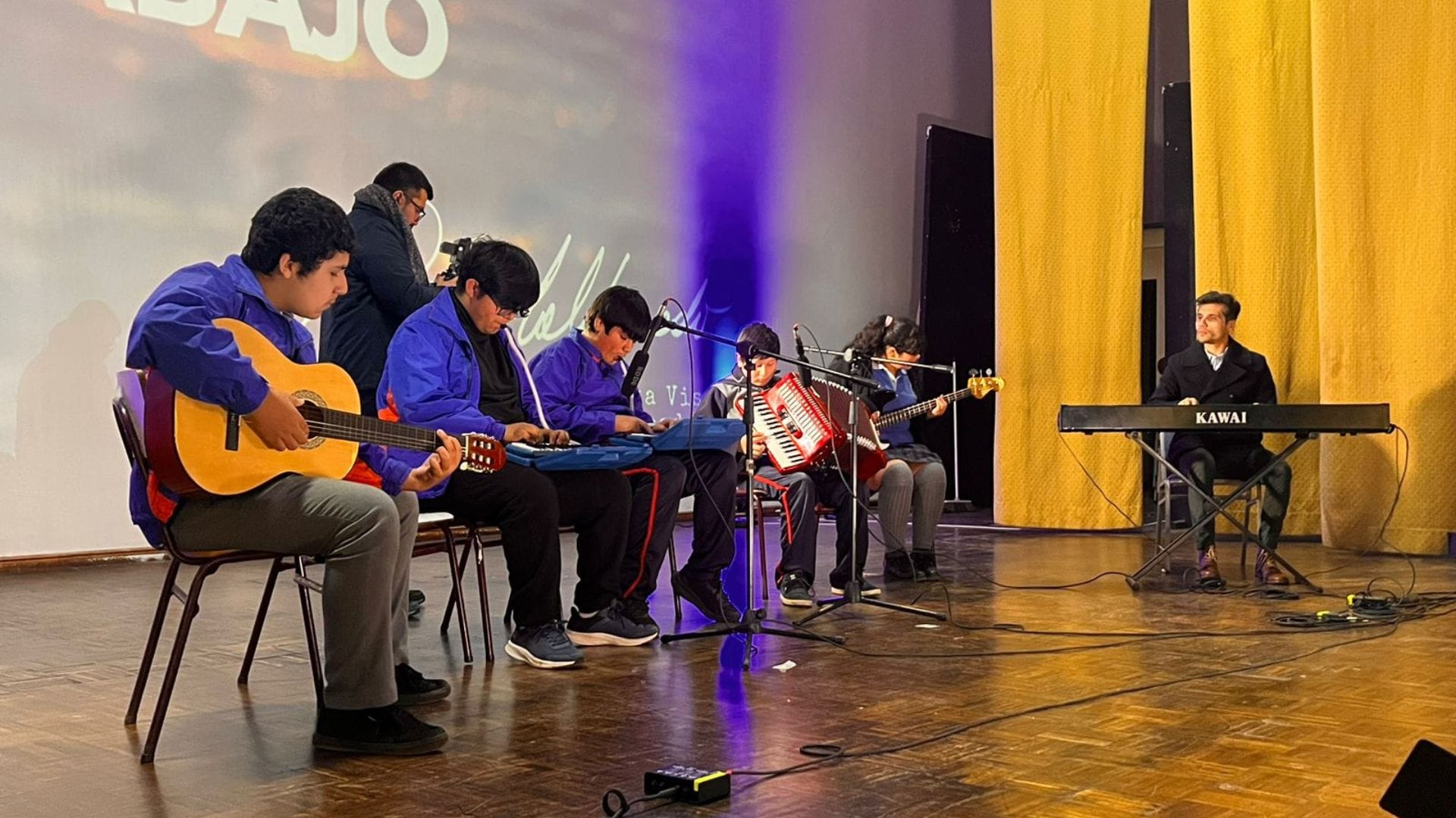 Crean programa artístico “Lenguajes Colectivos” en Mulchén: Promueve el arte en escuelas rurales