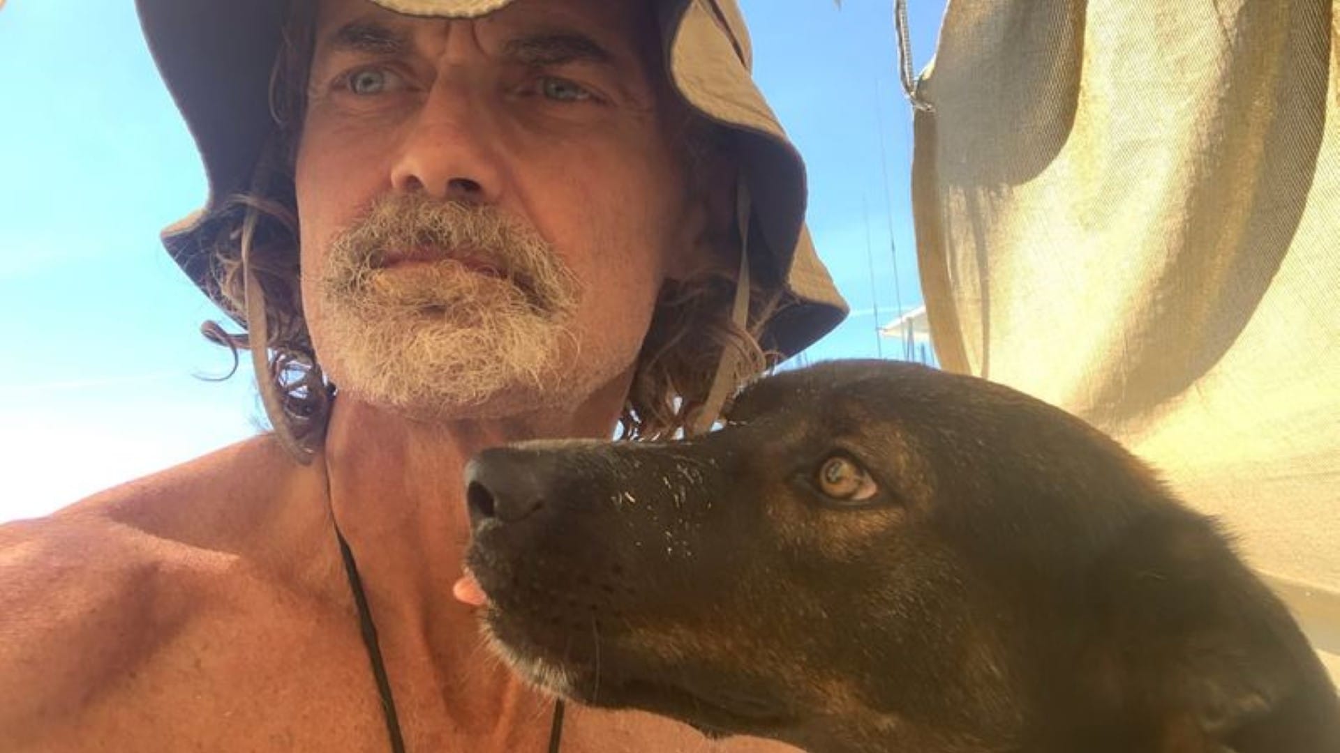 ¡Salvan a marinero que naufragó 2 meses con su perrita en el Pacífico! Contó cómo sobrevivieron