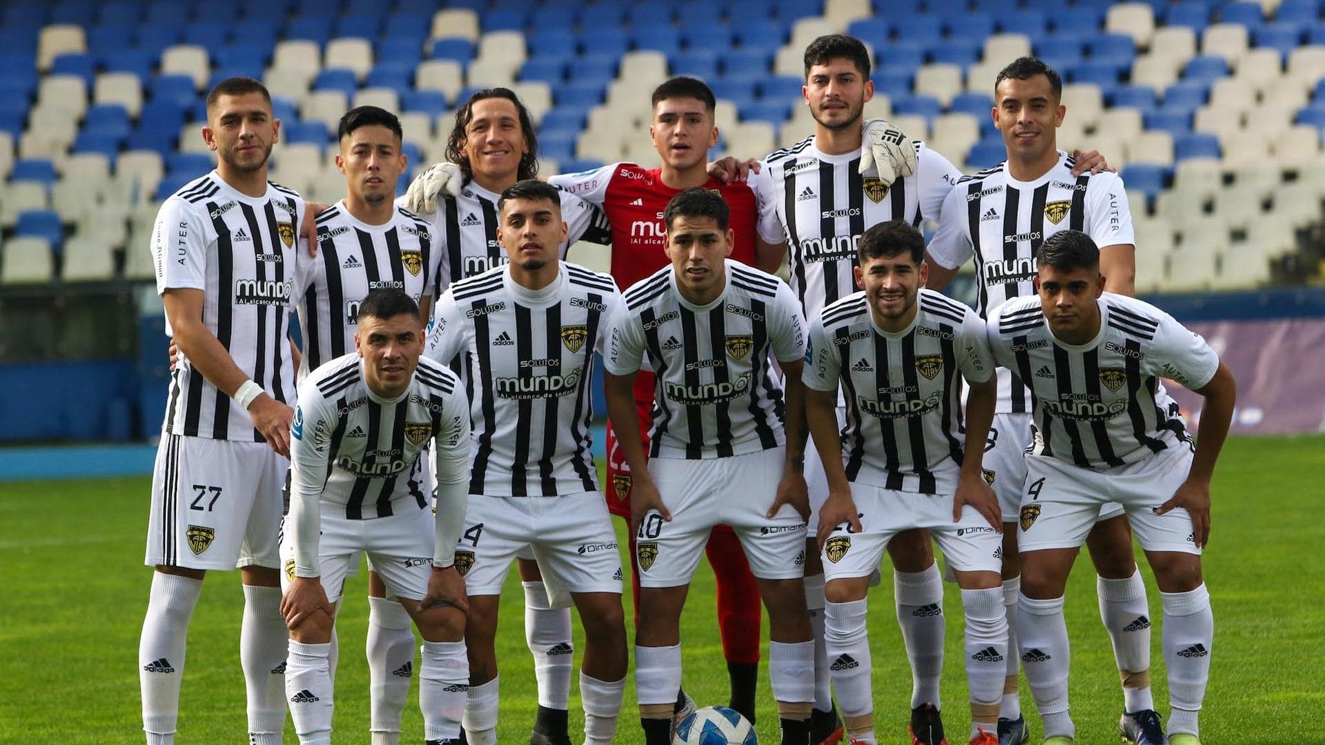 Fernández Vial necesita ganar para seguir con el sueño del ascenso en la Segunda División