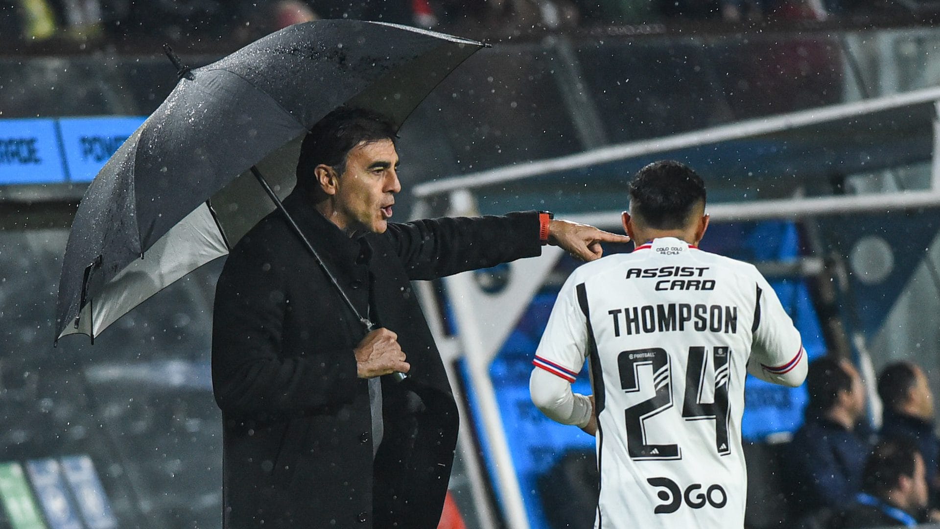 Gustavo Quinteros apunta a que Colo Colo debe ganar todos los torneos que tiene por delante