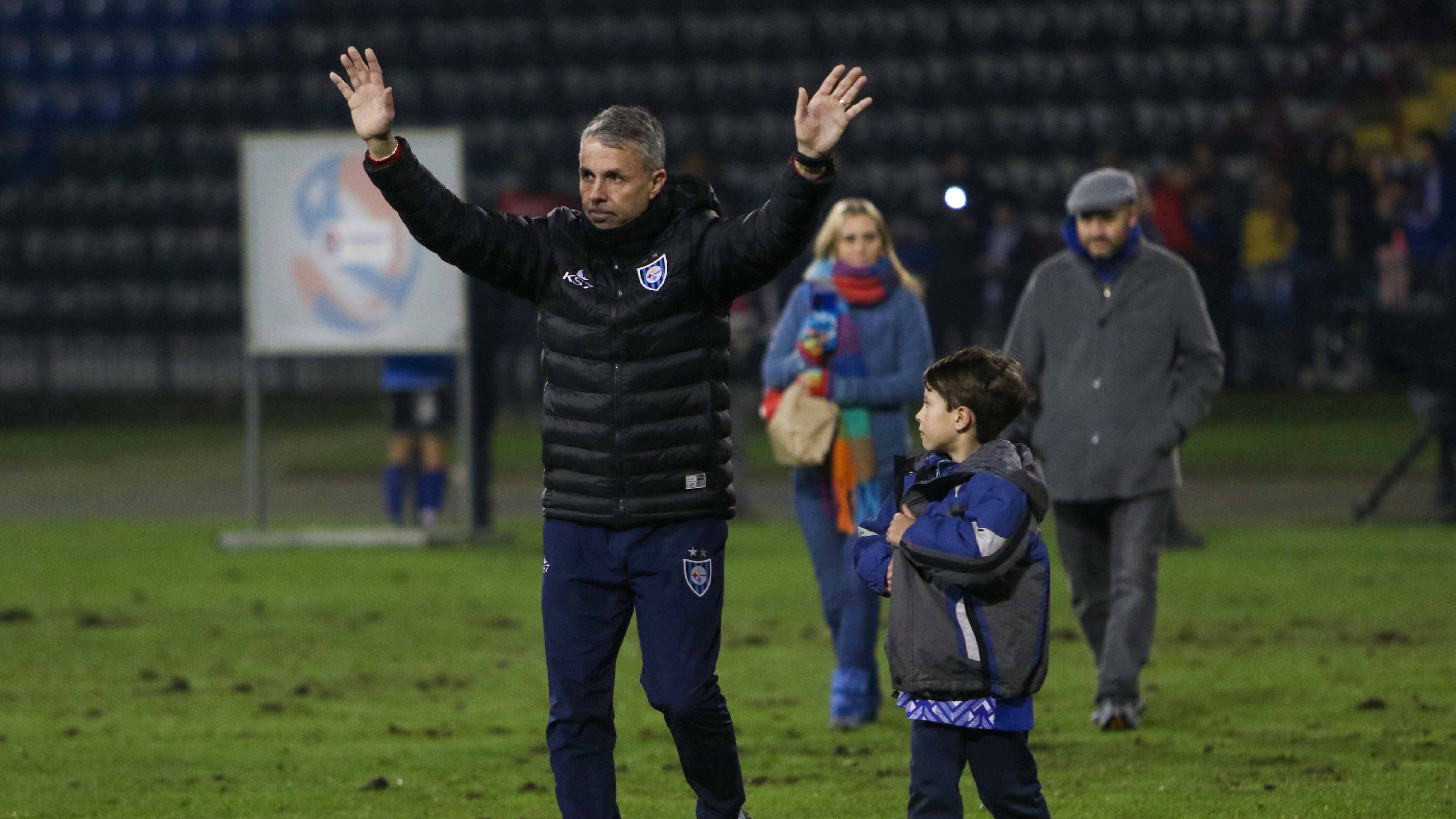 Gustavo Álvarez prefiere no dar luces sobre su futuro en el banco de Huachipato