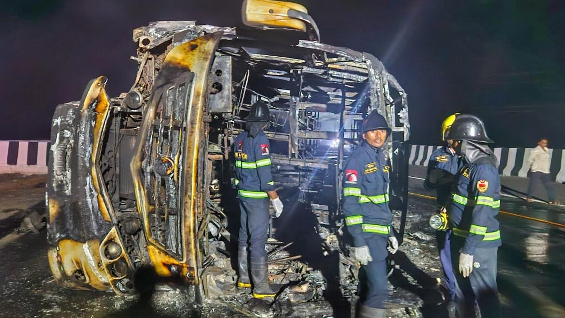 Tres muertos y 42 heridos deja accidente de autobús que iba hacia una boda