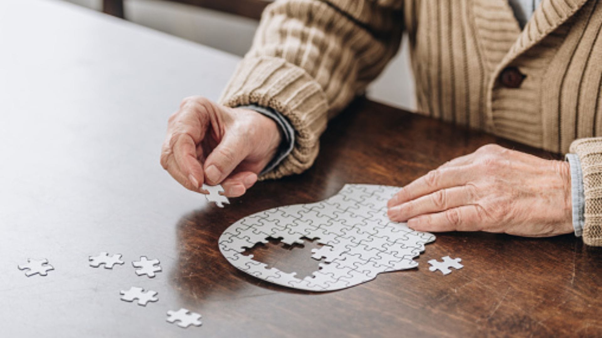 Estudio descubrió posibles contagios de Alzheimer: Experta de Concepción explica las causas detrás de sorpresivo fenómeno