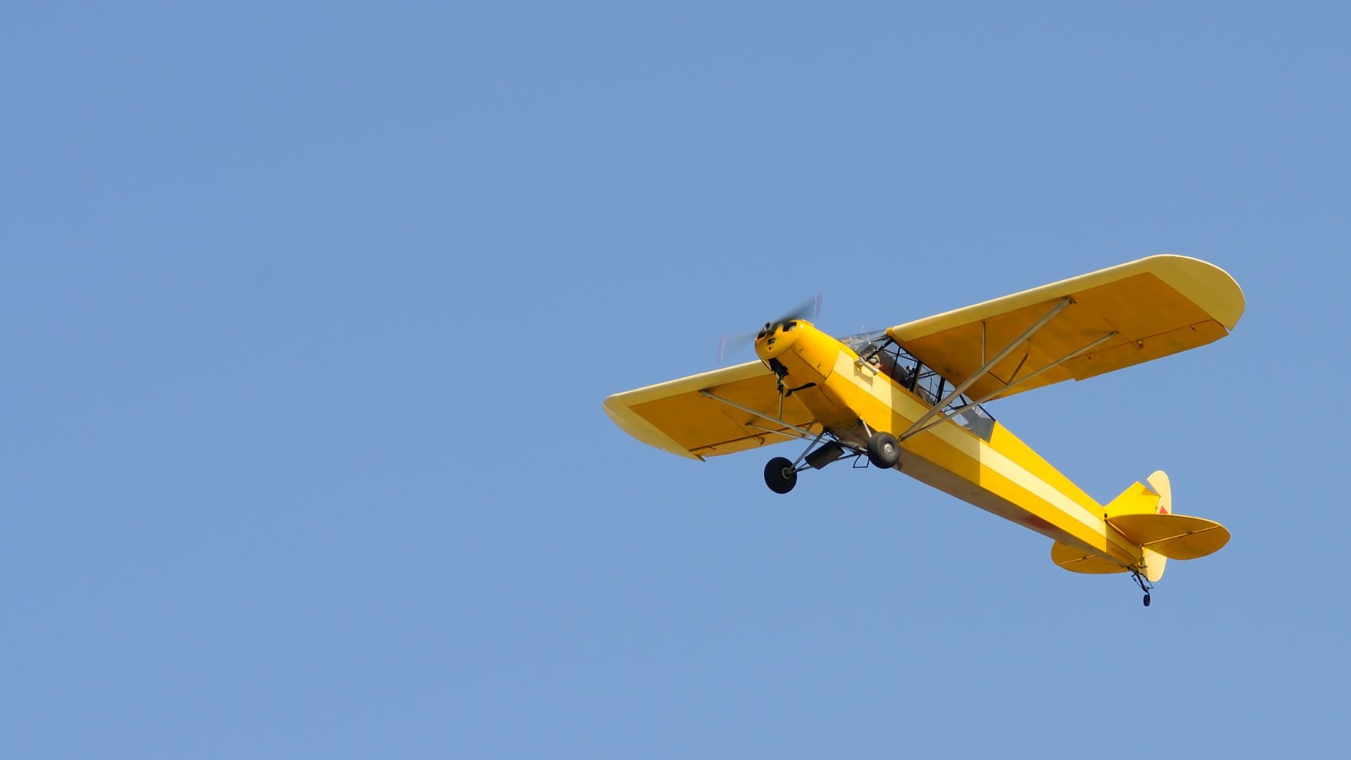 Dos personas murieron en una motocicleta tras ser arrollados por una avioneta