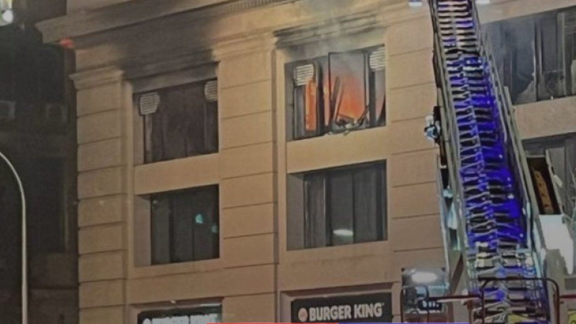 Incendio afectó a dependencias de Bienes Nacionales en Santiago: Fuego se inició en tercer piso