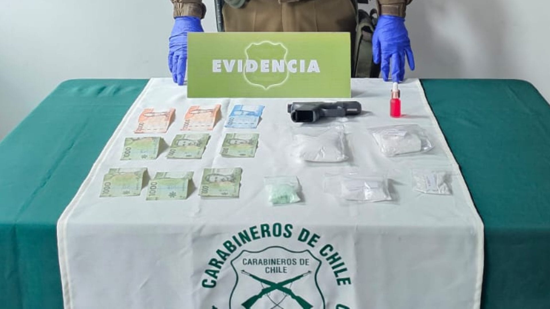 Sustancia blanca en su nariz lo delató: Conductor fue sorprendido junto a su acompañante con drogas en Perquenco