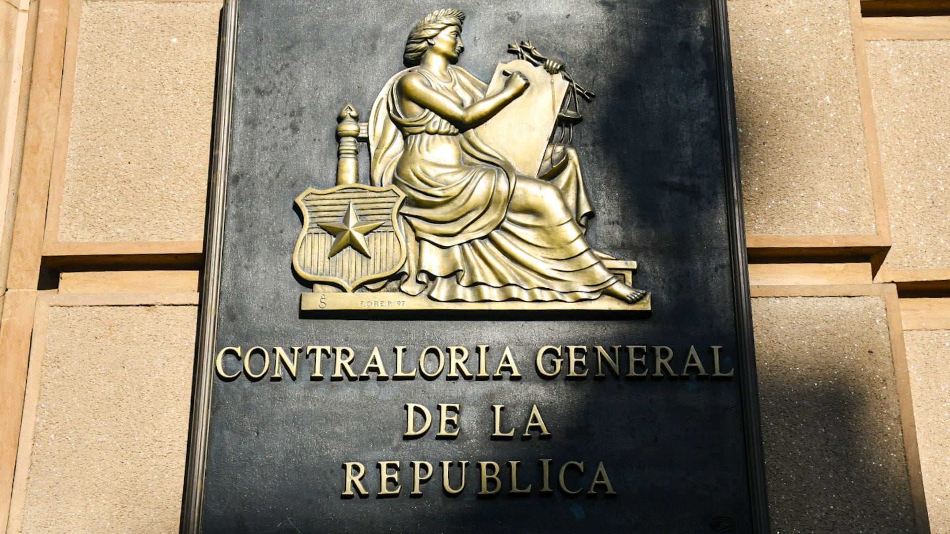 Tras reuniones con empresarios en casa de Zalaquett: Contraloría ofició a seis ministerios
