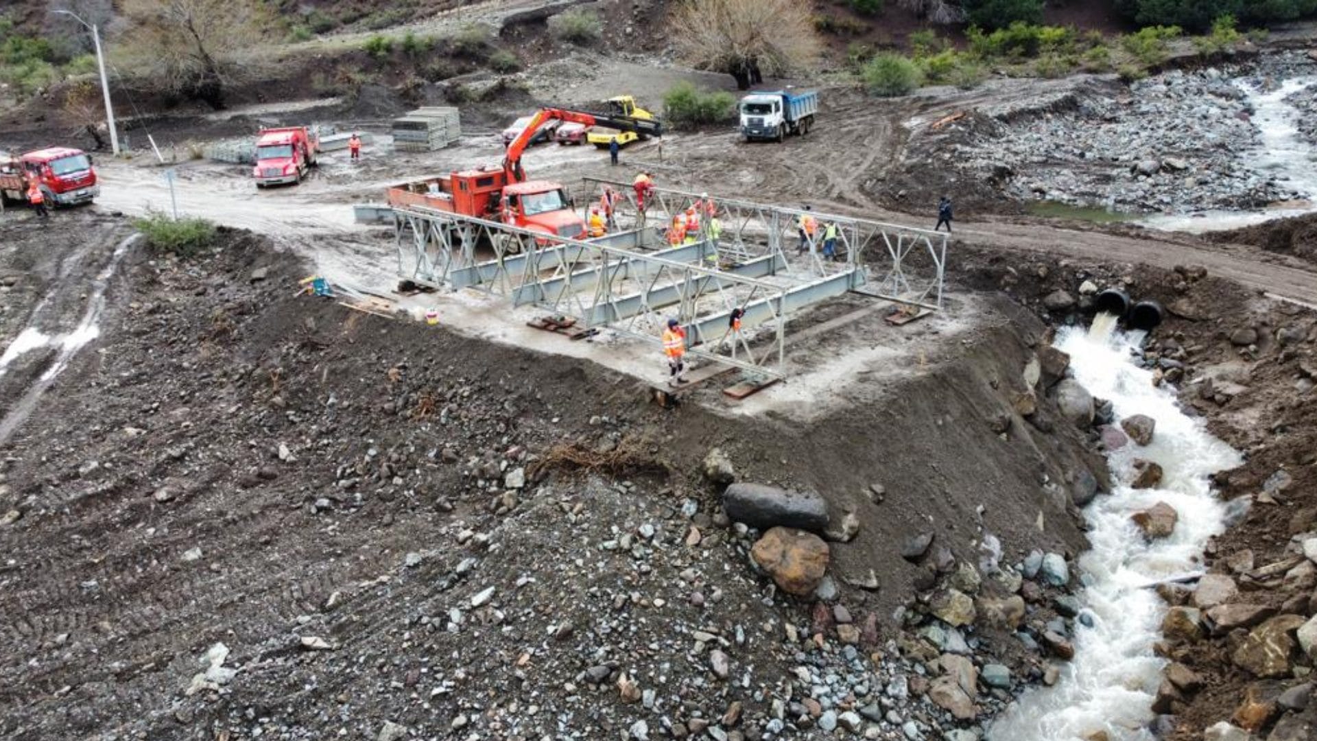 Obras Públicas trabaja en la reparación de infraestructura dañada por sistema frontal