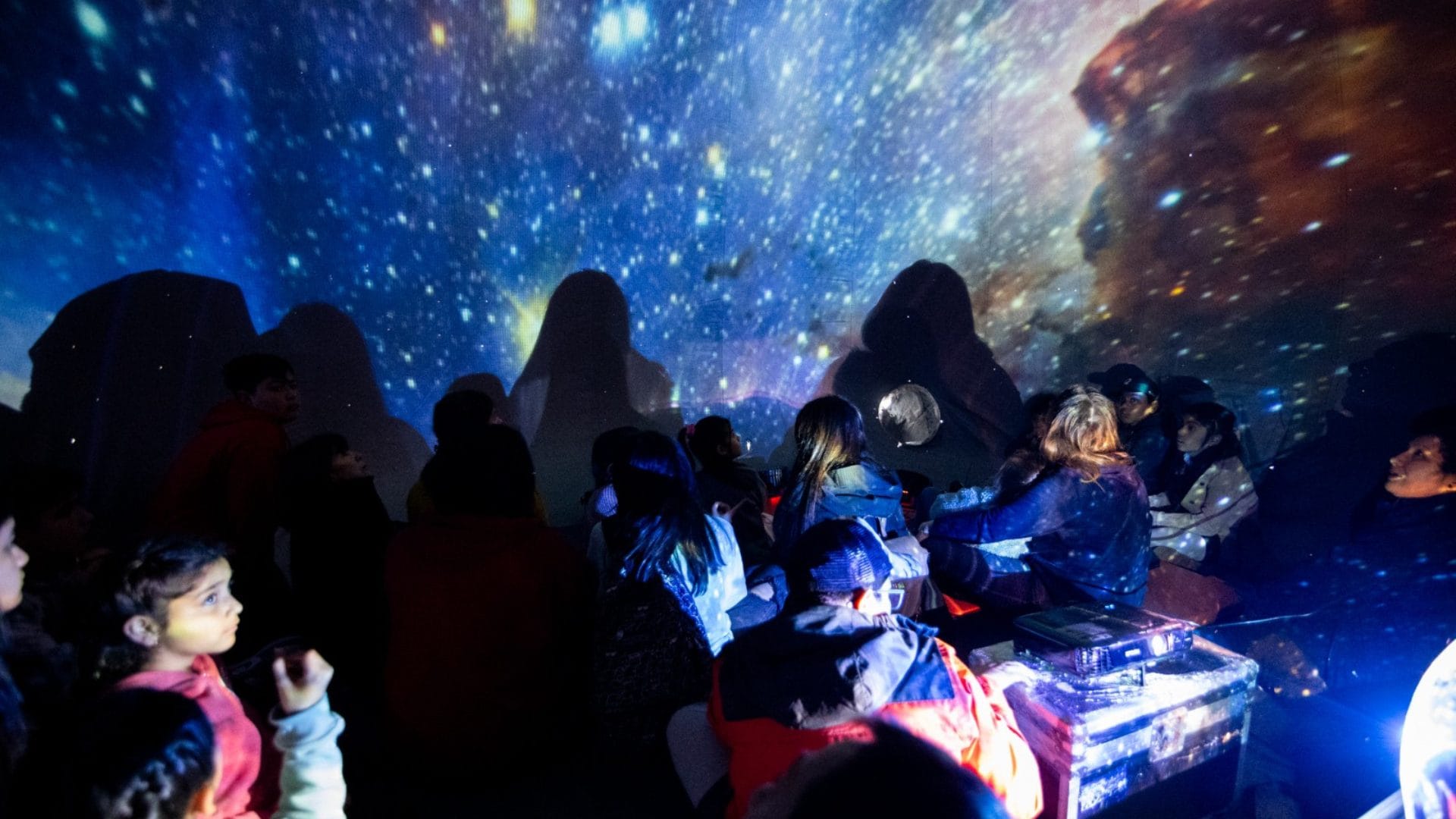 Niñas y niños de Quillón aprendieron sobre el espacio gracias al Observatorio Elke de Penco